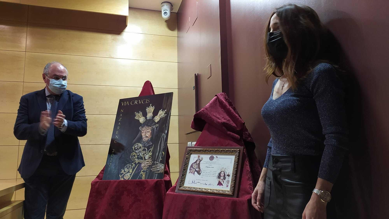 Presentación del cartel anunciador del vía crucis del Nazareno.