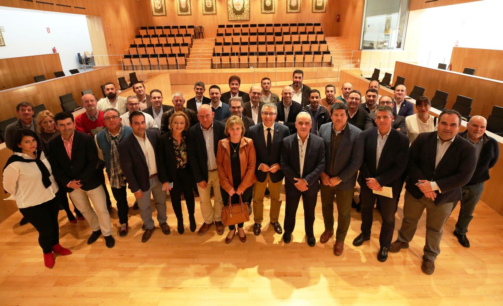 Imagen del presidente de la Diputación junto a alcaldes de la provincia de Málaga.