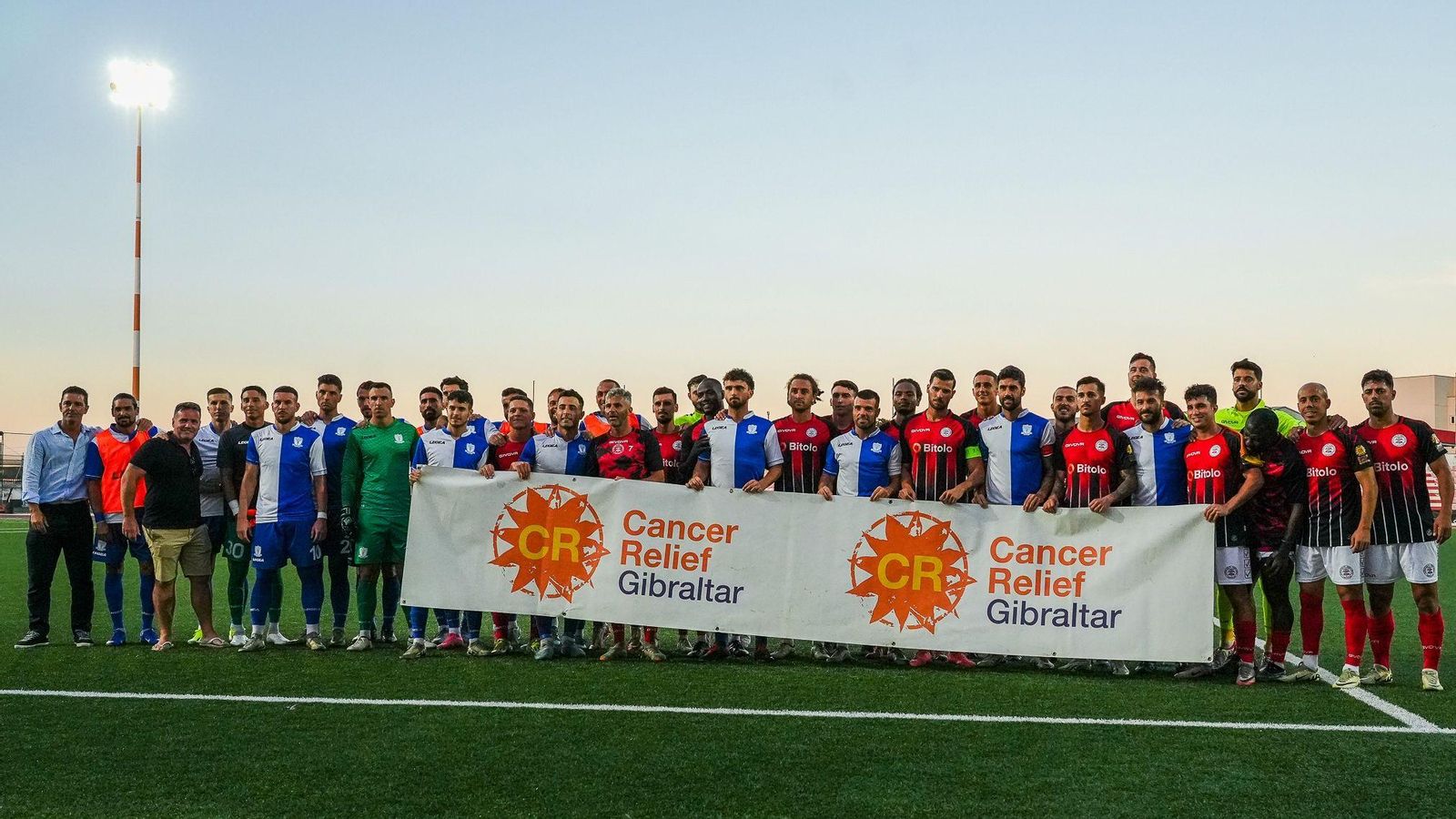 Un partido de competición en el Peñón. Un partido de competición en el Peñón.