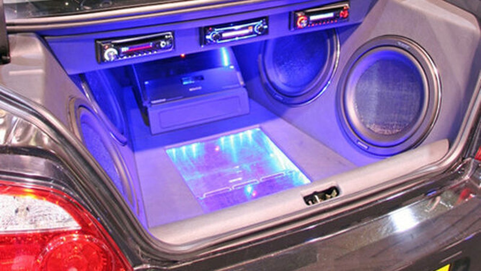 Multa de hasta 500 euros por llevar un sistema de sonido irregular