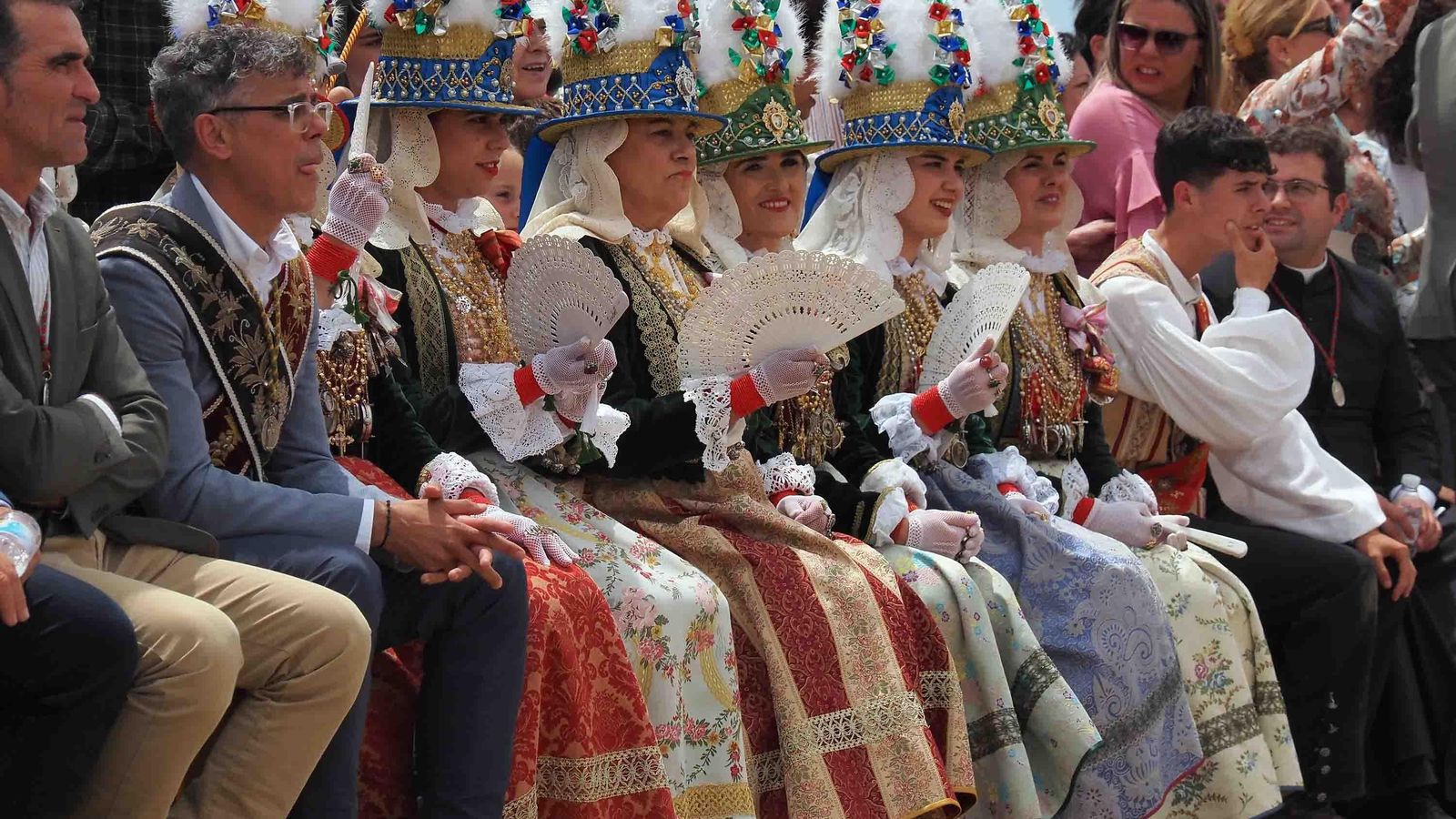 La vistosidad de los singulares trajes de las Jamugueras es uno de los distintivos de esta Romería
