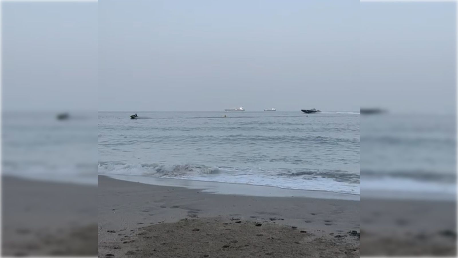 La patrullera de la Guardia Civil en las cercanías de Catalan Bay durante la persecución de una moto de agua.