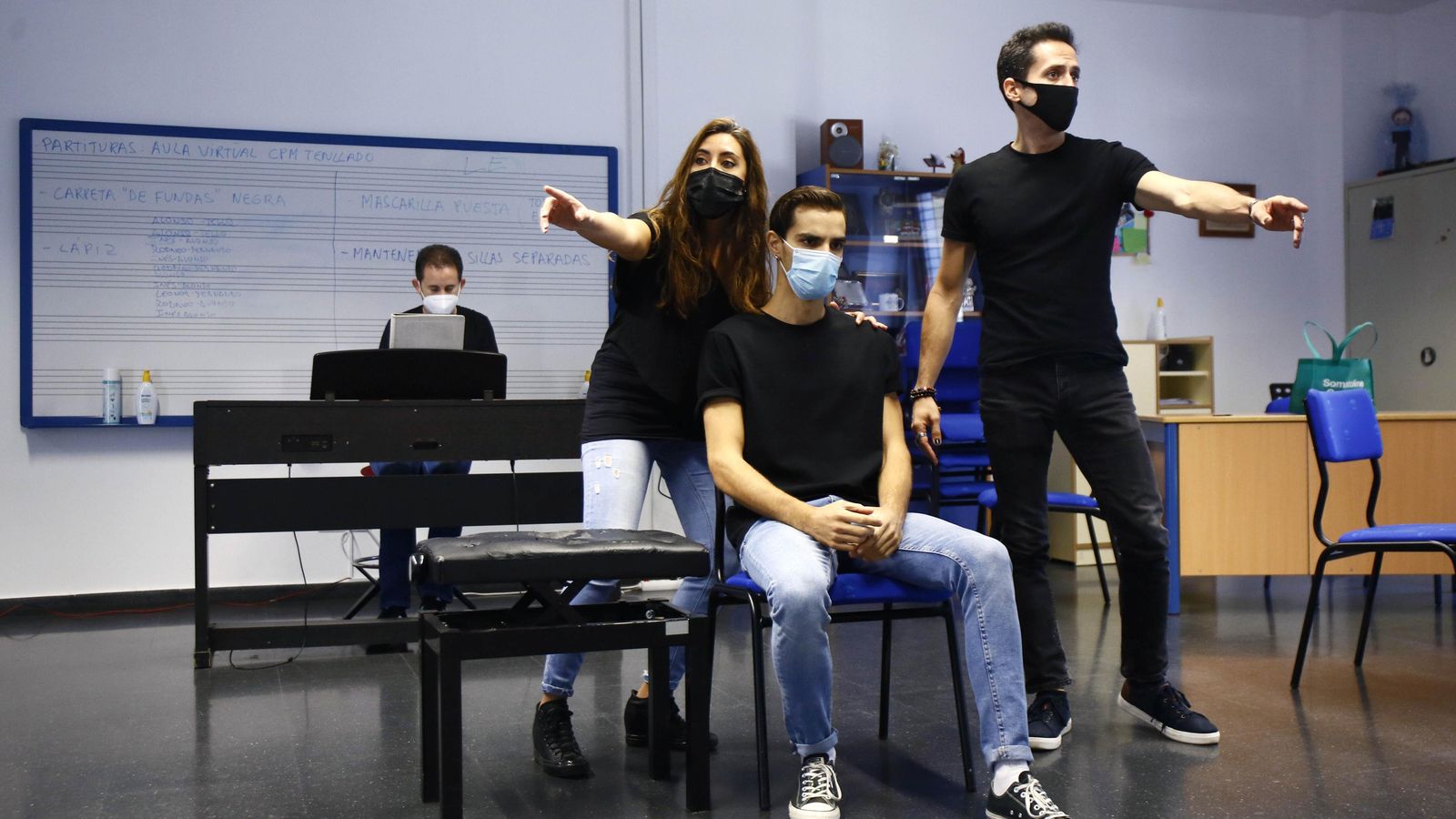 Ensayo de un número musical, con Nacho Doña al piano. Ensayo de un número musical, con Nacho Doña al piano.