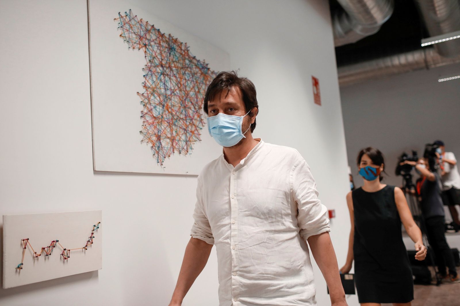 El diputado de Podemos Rafael Mayoral y la diputada morada en la Asamblea de Madrid Isa Serra.