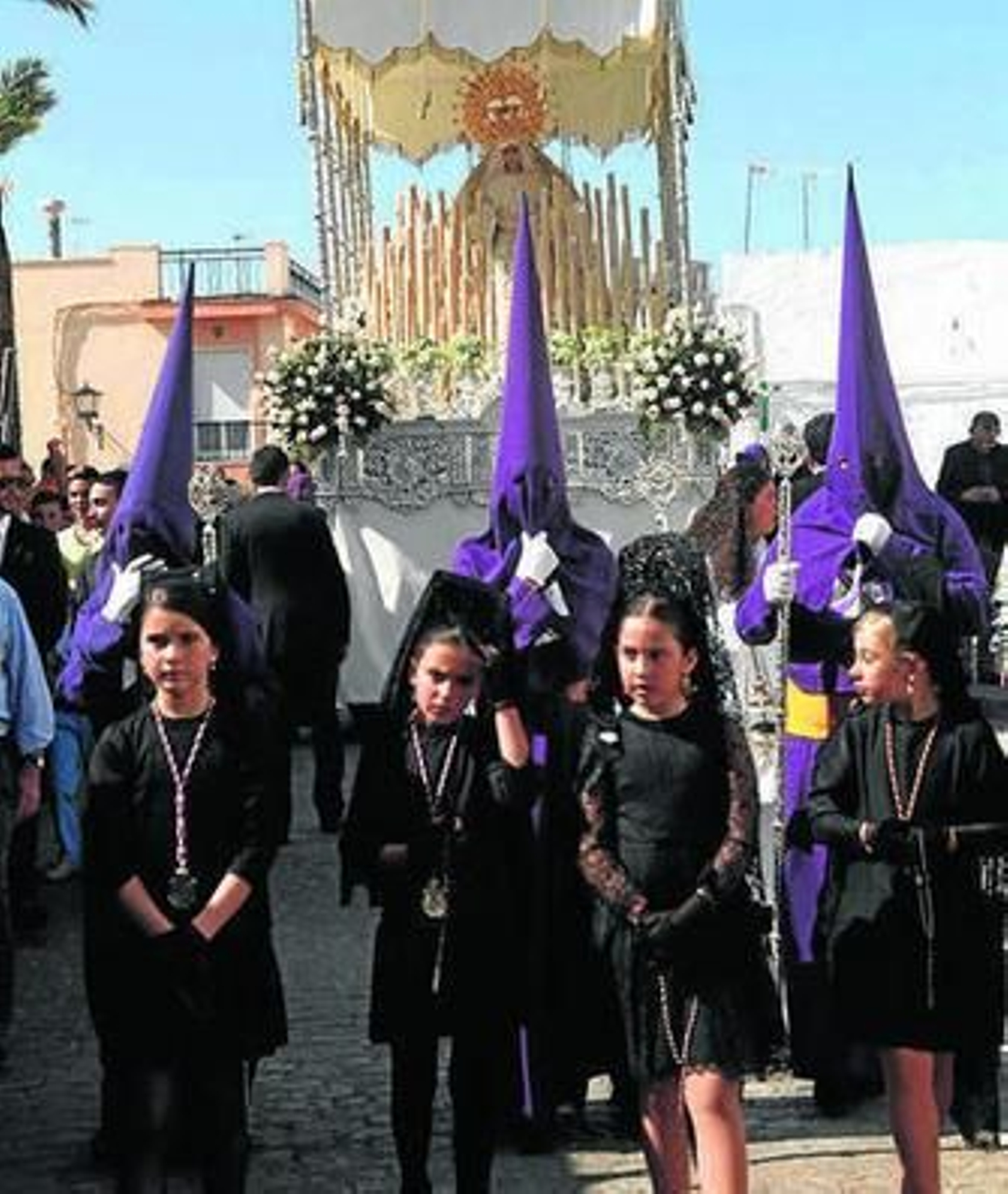 El paso de la entrada triunfante de Jesús en Jerusalén, por las calles de Cartaya.