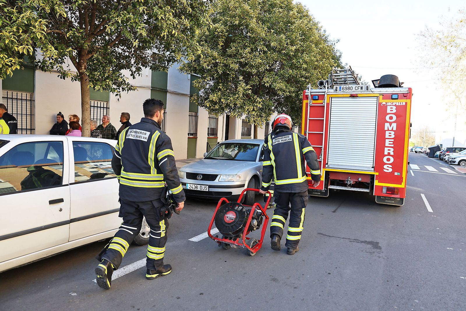Susto en la calle Legión Española por un incendio en un cuarto de contadores