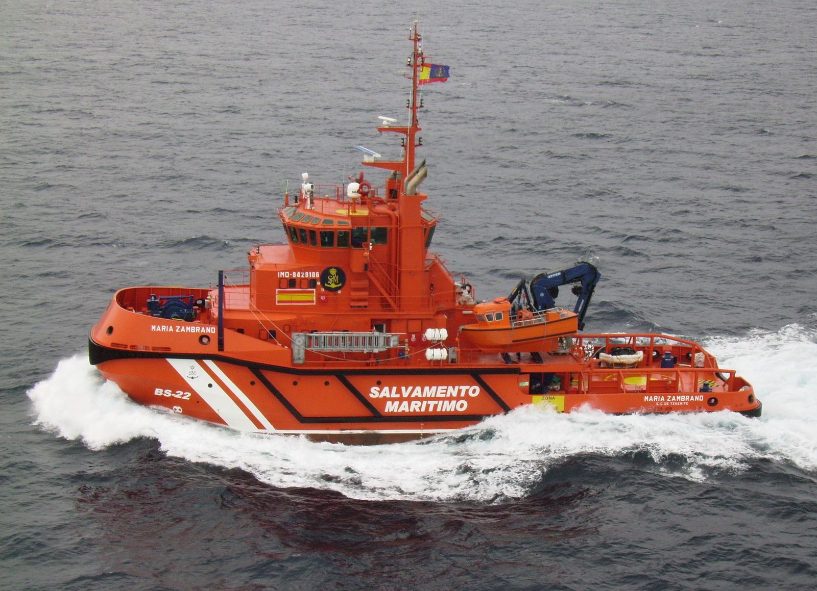 Buque María Zambrano que trabaja en la búsqueda del desaparecido.