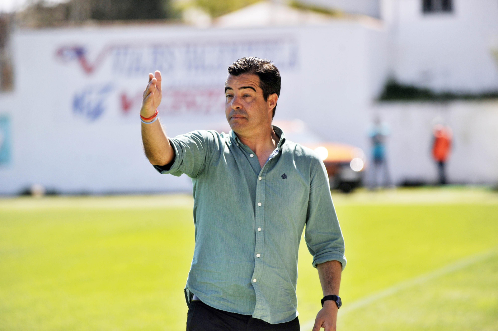 José Pérez Herrera da instrucciones en un encuentro con el Arcos.