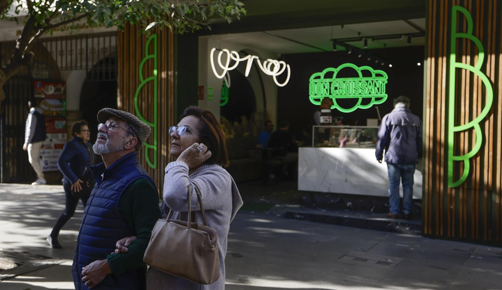 La estética de la Avenida, una misión imposible para el Ayuntamiento de Sevilla