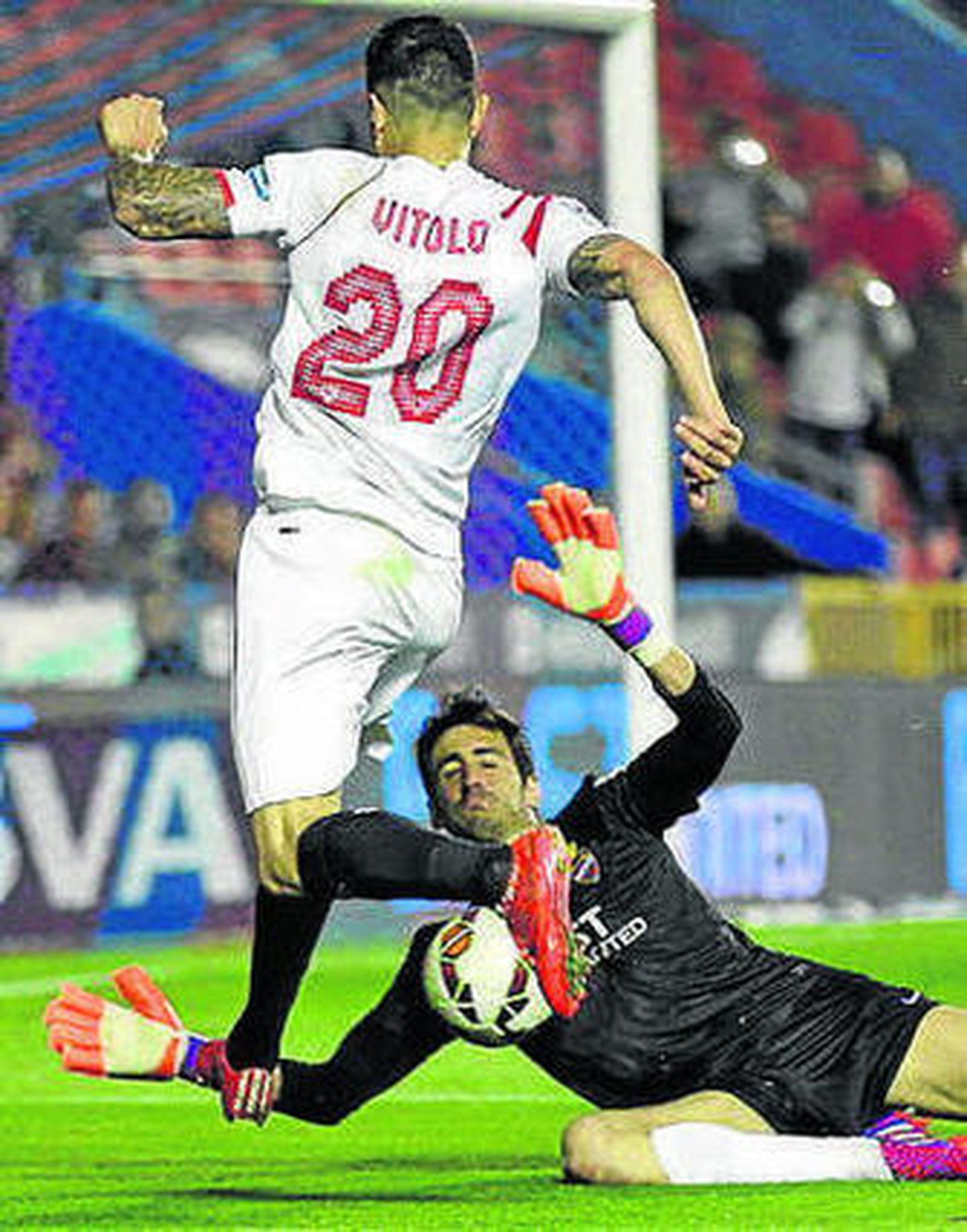 Vitolo ante Mariño.