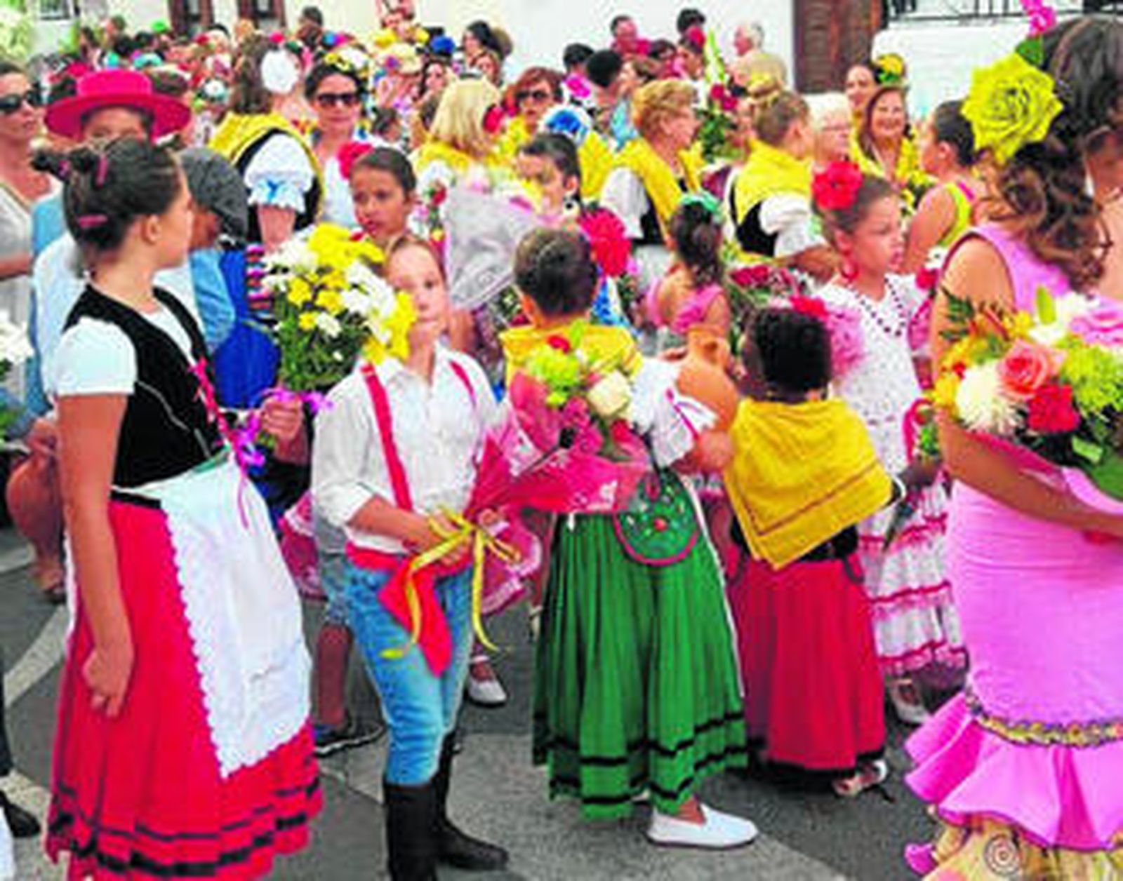 Los niños iban vestidos ayer con sus mejores galas para honrar a San Agustín.