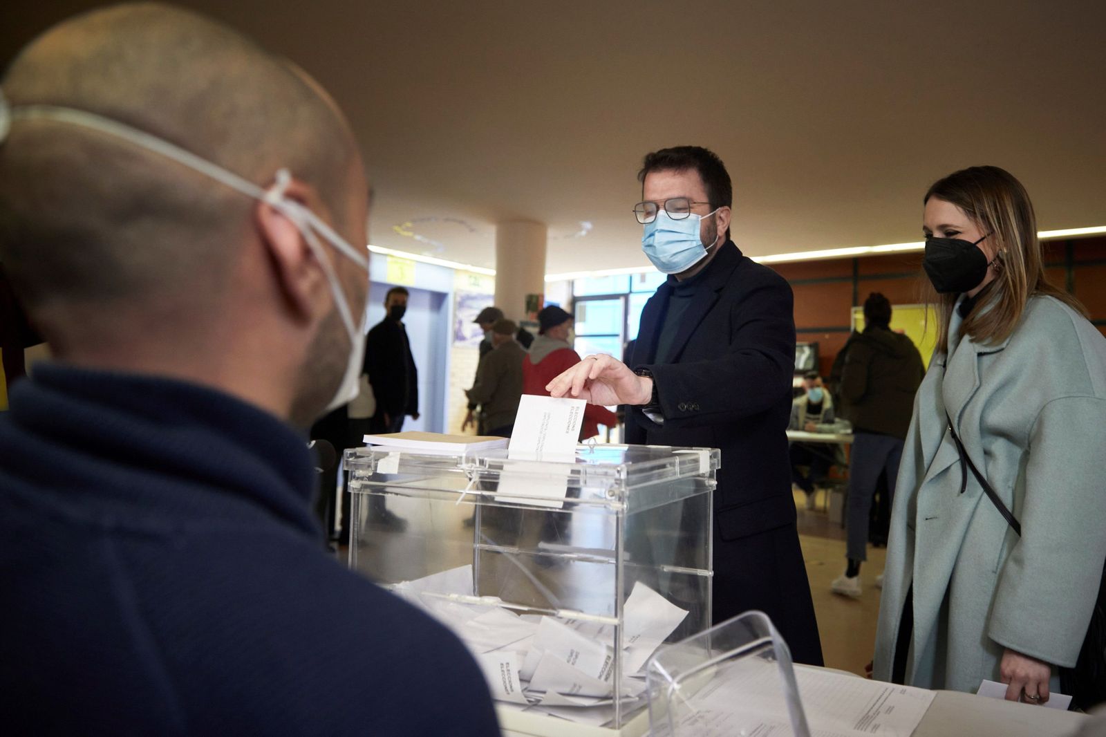 Imágenes de la jornada electoral en Cataluña