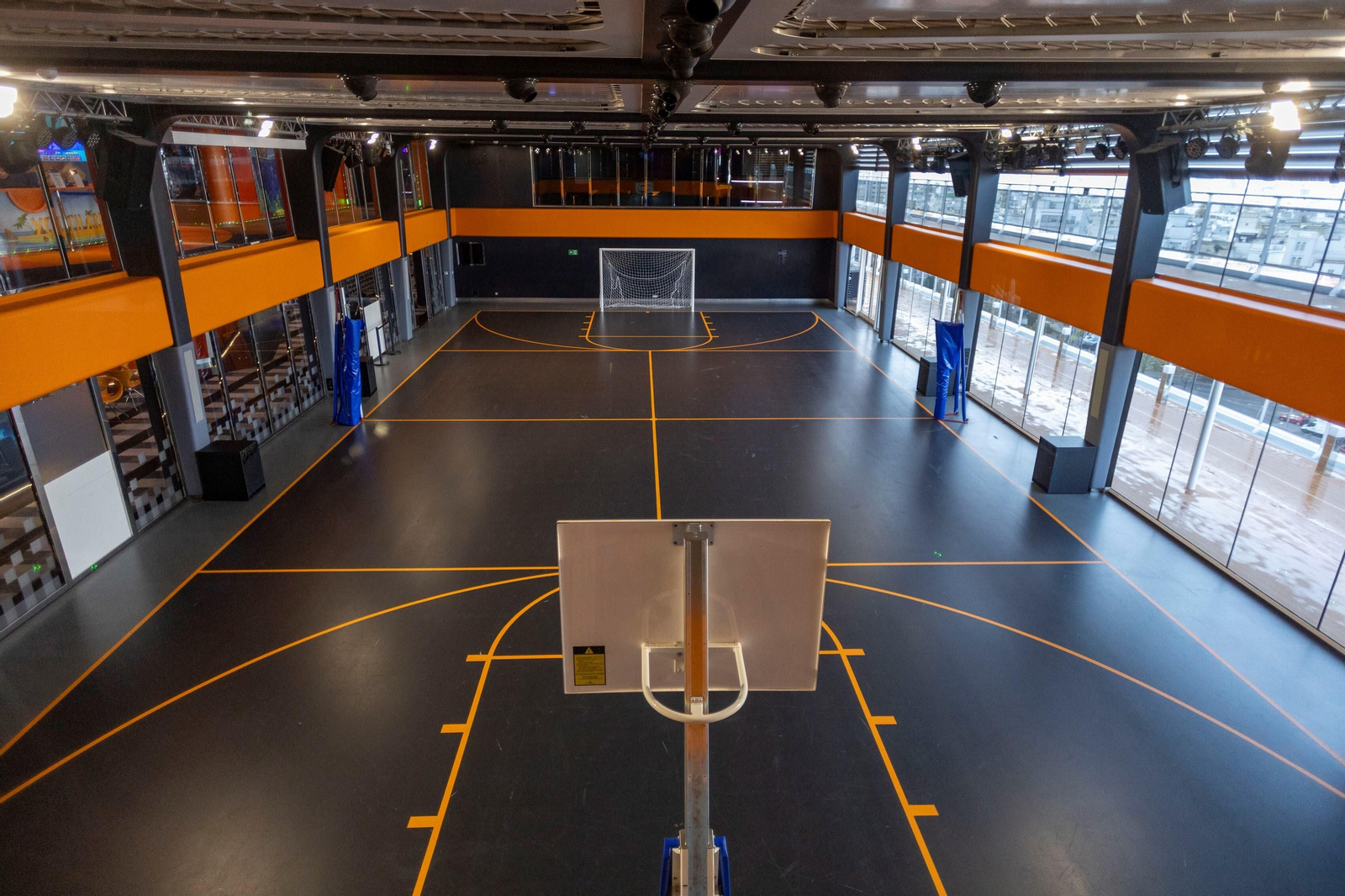 Imágenes de la visita del crucero MSC Euribia al puerto de Cádiz