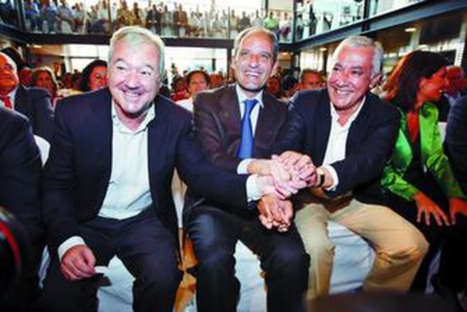 Ramón Luis Valcárcel, Francisco Camps y Javier Arenas, en la reunión de ayer tarde en Orihuela.