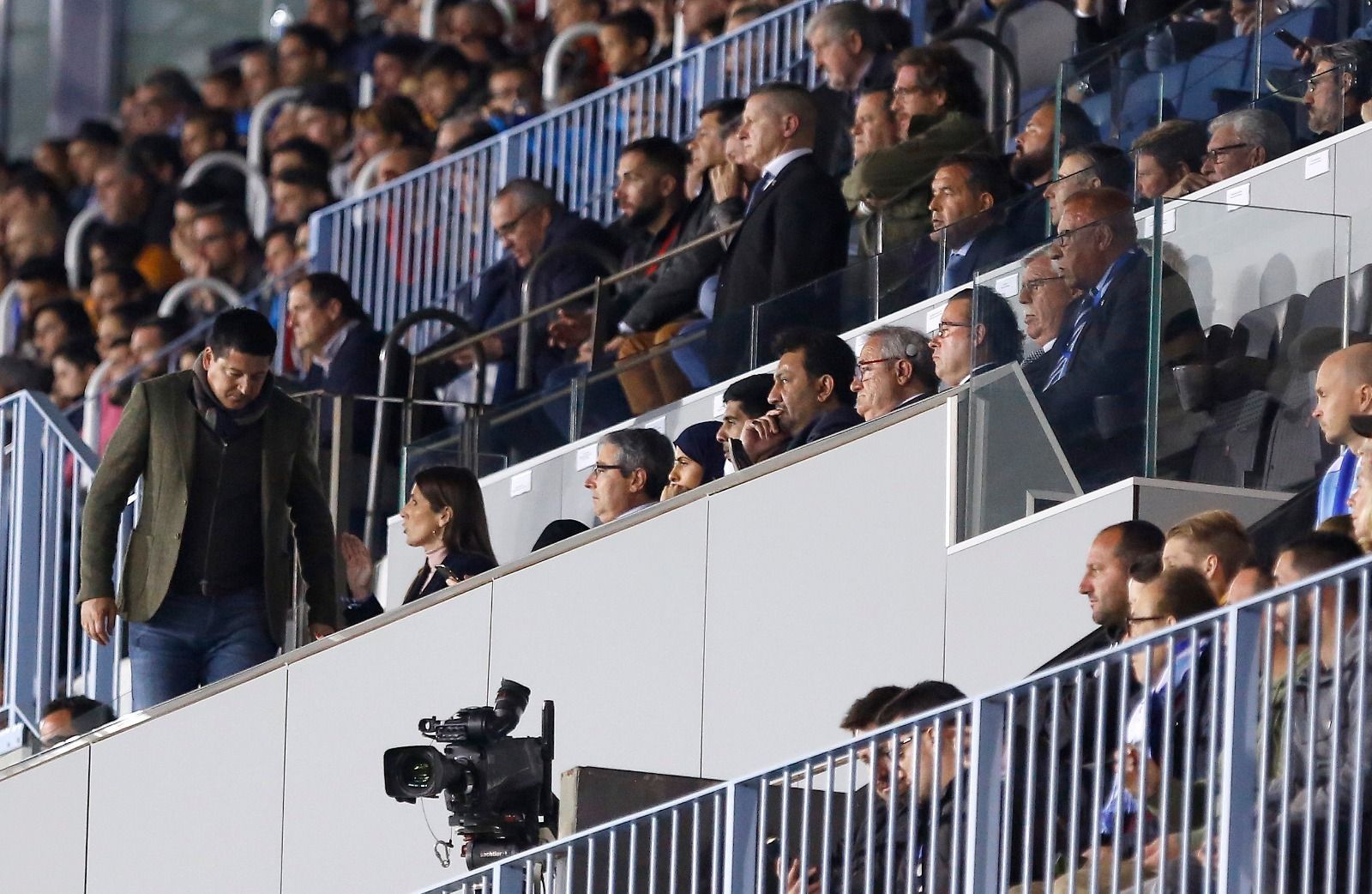 Al-Thani, en el palco de La Rosaleda en el Málaga-Osasuna.