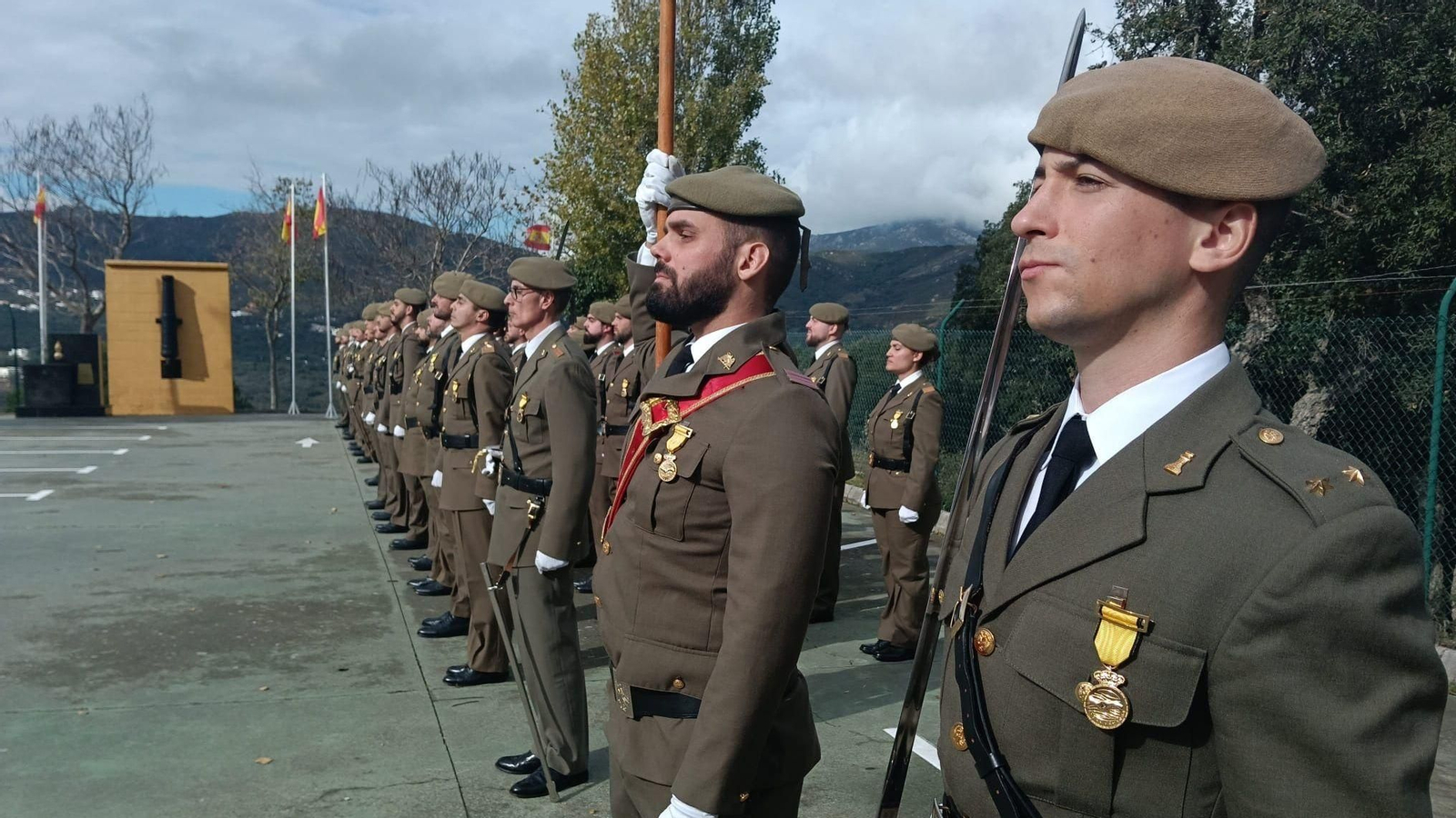 Entrega de medallas del Racta 4 a los militares que ayudaron tras la dana de Valencia.