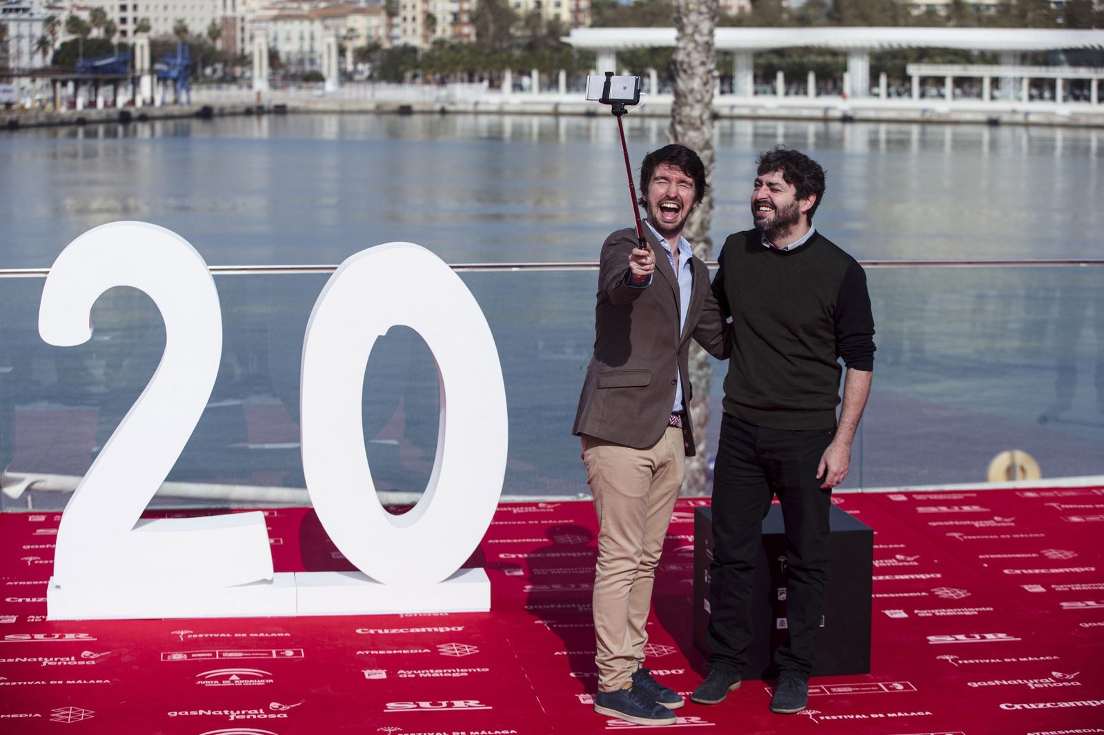 Víctor García León y Santiago Alverú, director y protagonista de 'Selfie'.