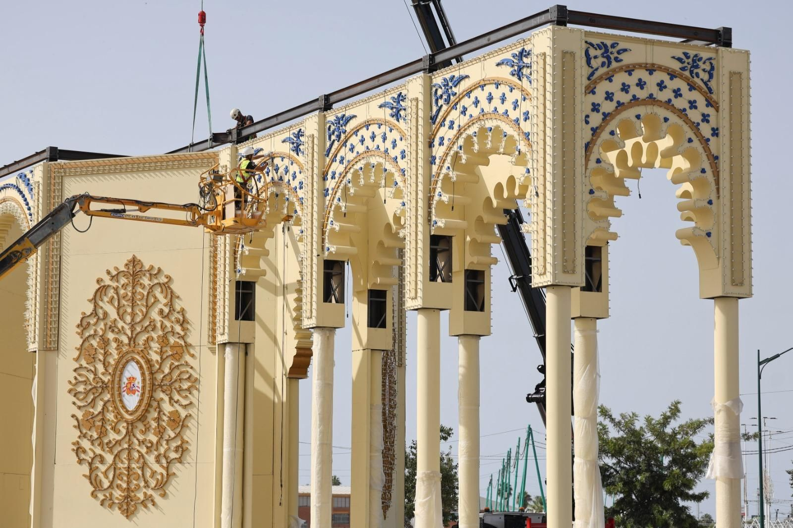 Así es la nueva portada de la Feria de Málaga 2025, en imágenes