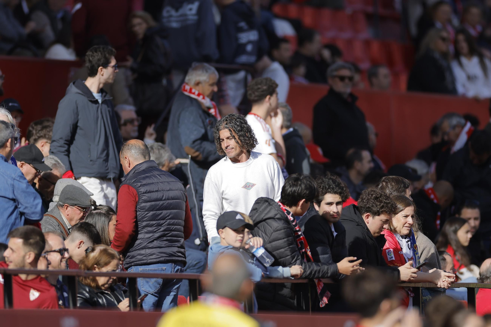 Búscate en las fotos del Sevilla - Oviedo