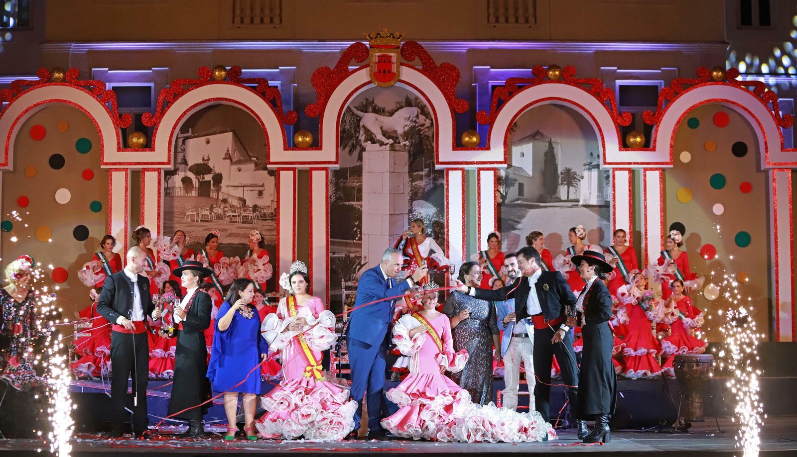 Las reinas y las autoridades brindan por una gran Feria.