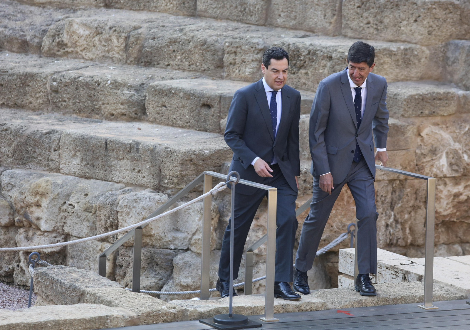 Juanma Moreno y Juan Marín, en el Teatro Romano de Málaga