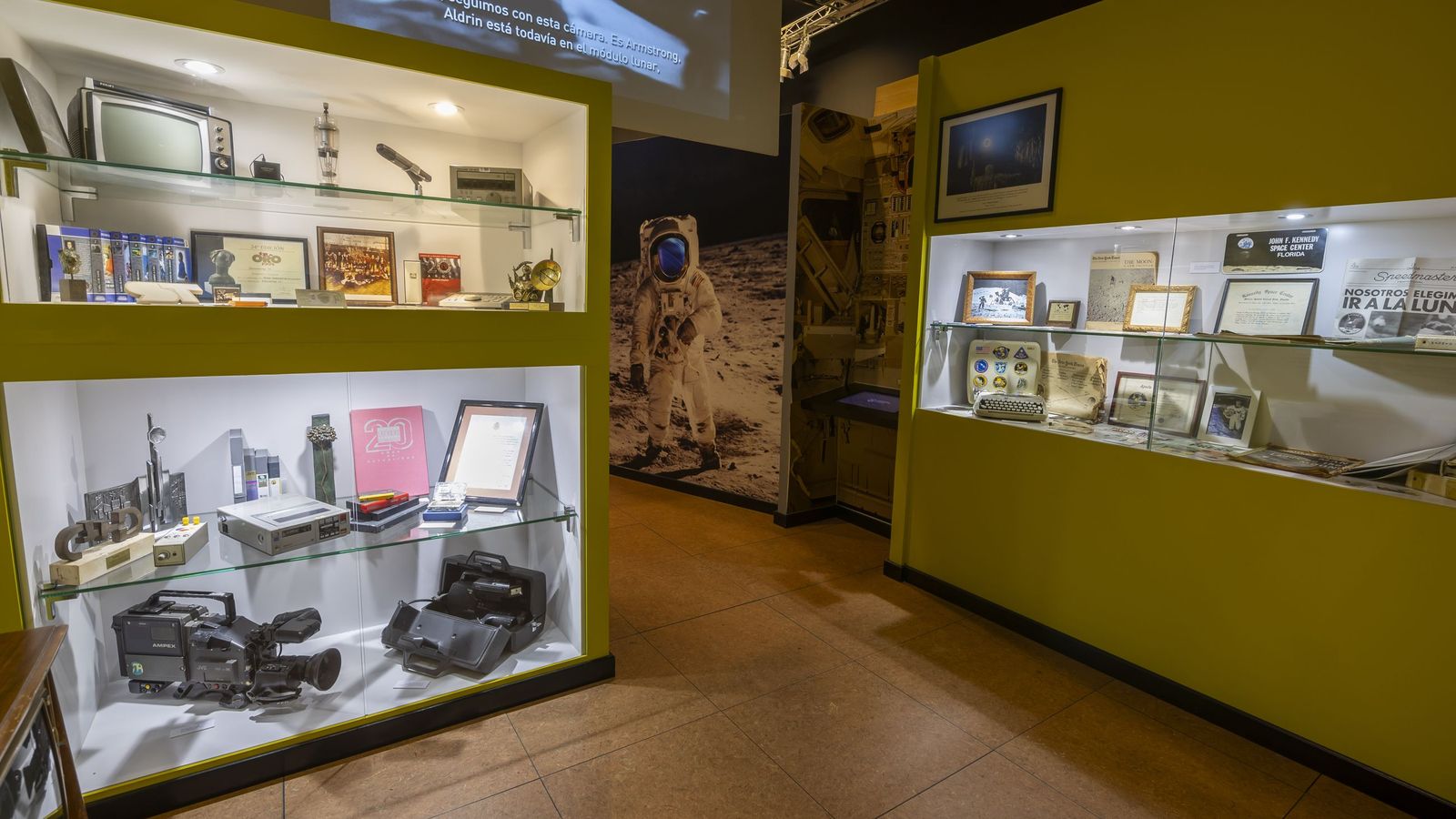 Exposición del Centro de Comunicación Jesús Hermida de Huelva.