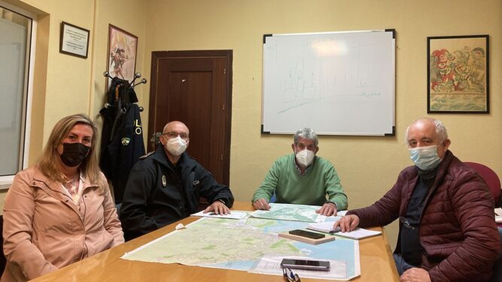 El encuentro mantenido entre la asociación La Gaviota y los responsables de la Policía Local.