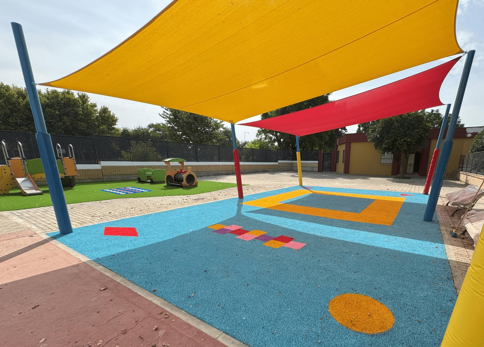 Nueva zona infantil en el CEIP Juan Ramón Jiménez.