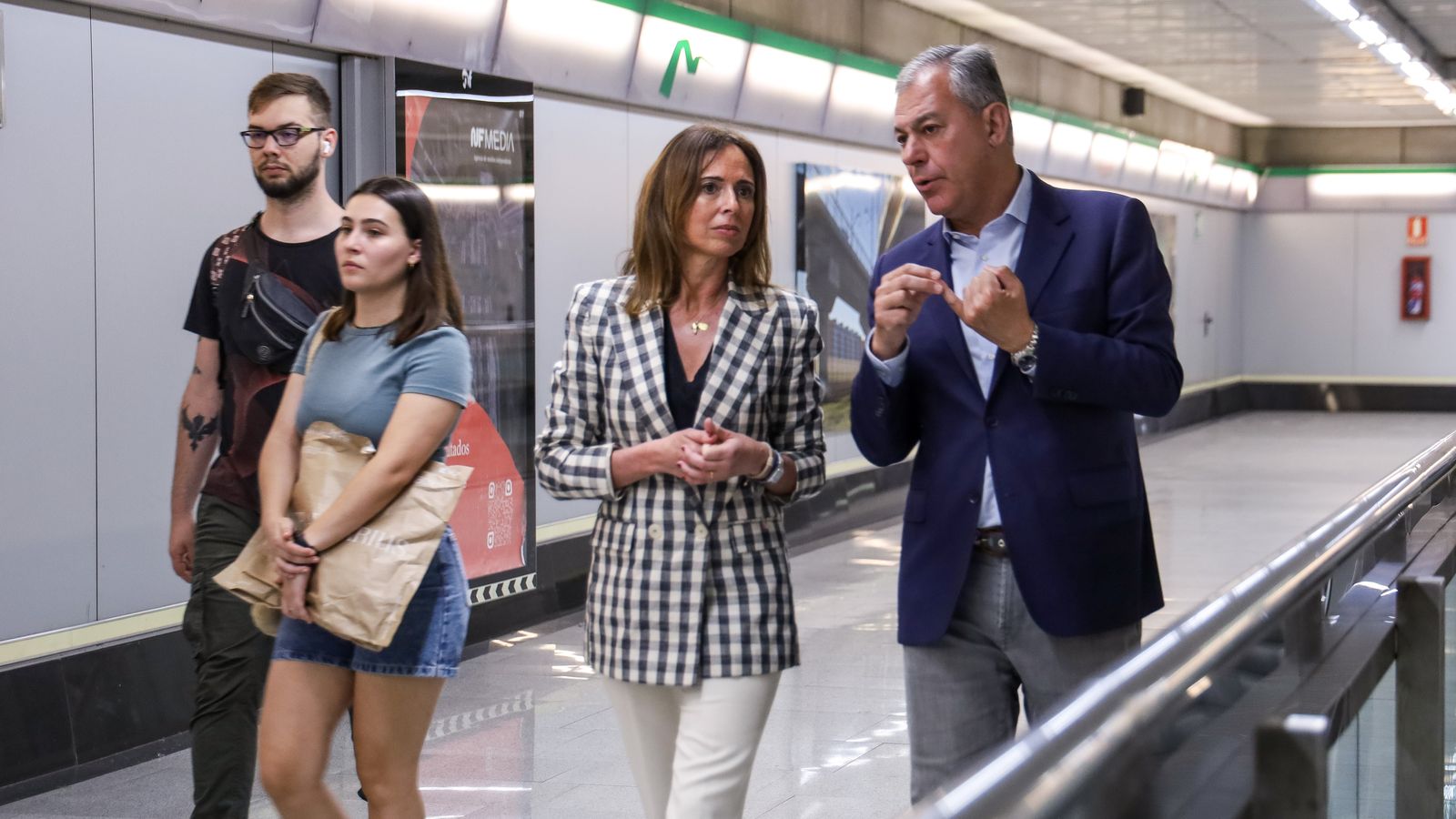 José Luis Sanz y Rocío Díaz en una estación de Metro.