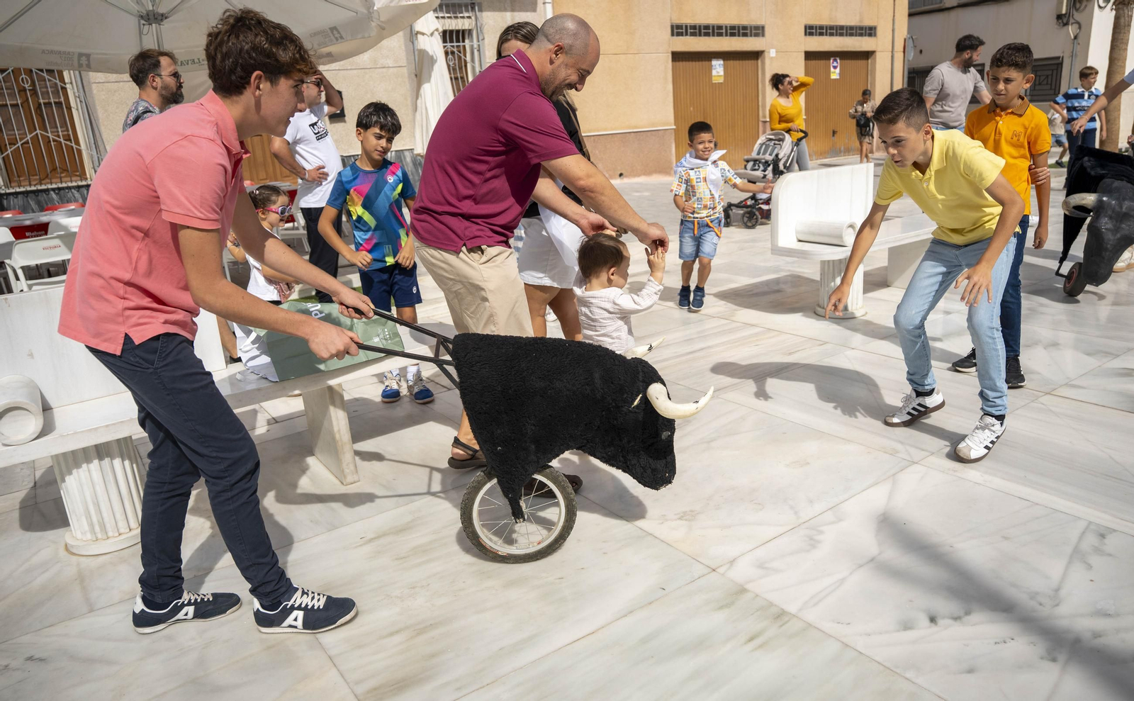 Las imágenes del taller de toros para niños y toro mecánico en Macael