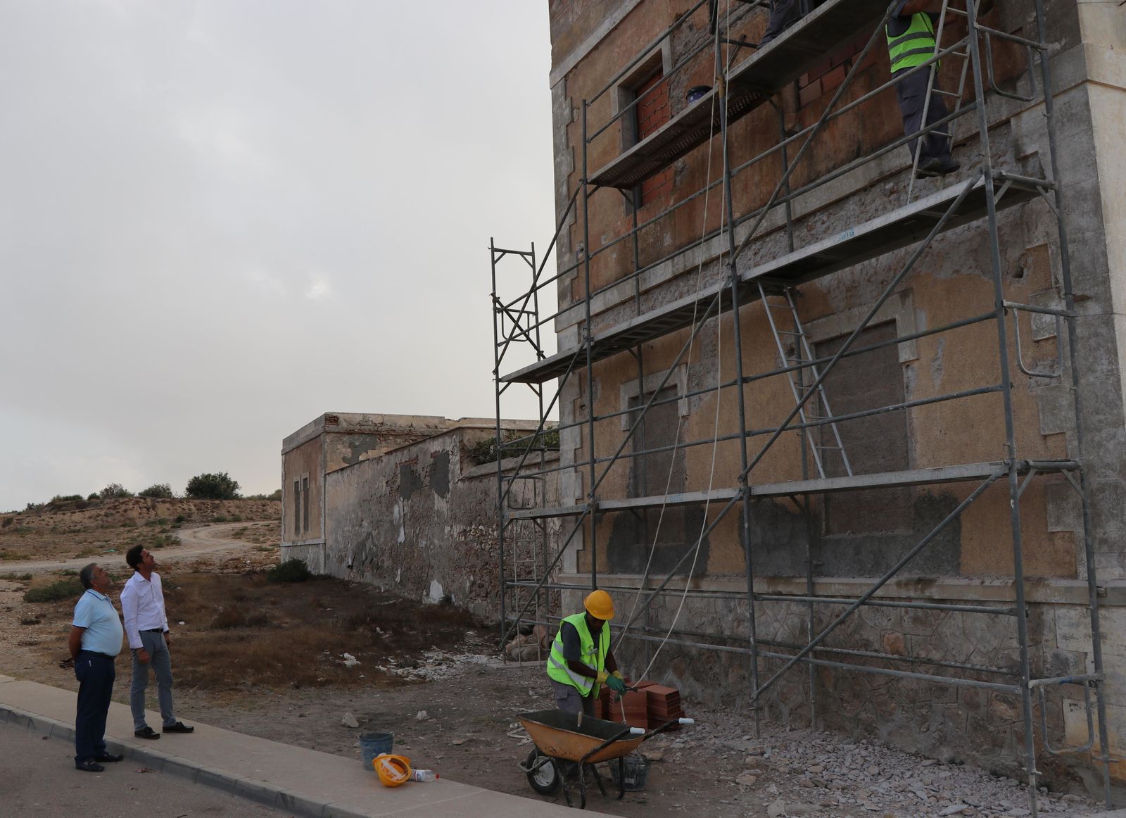El alcalde ha visitado recientemente las obras que se están ejecutando en este símbolo del Poniente.