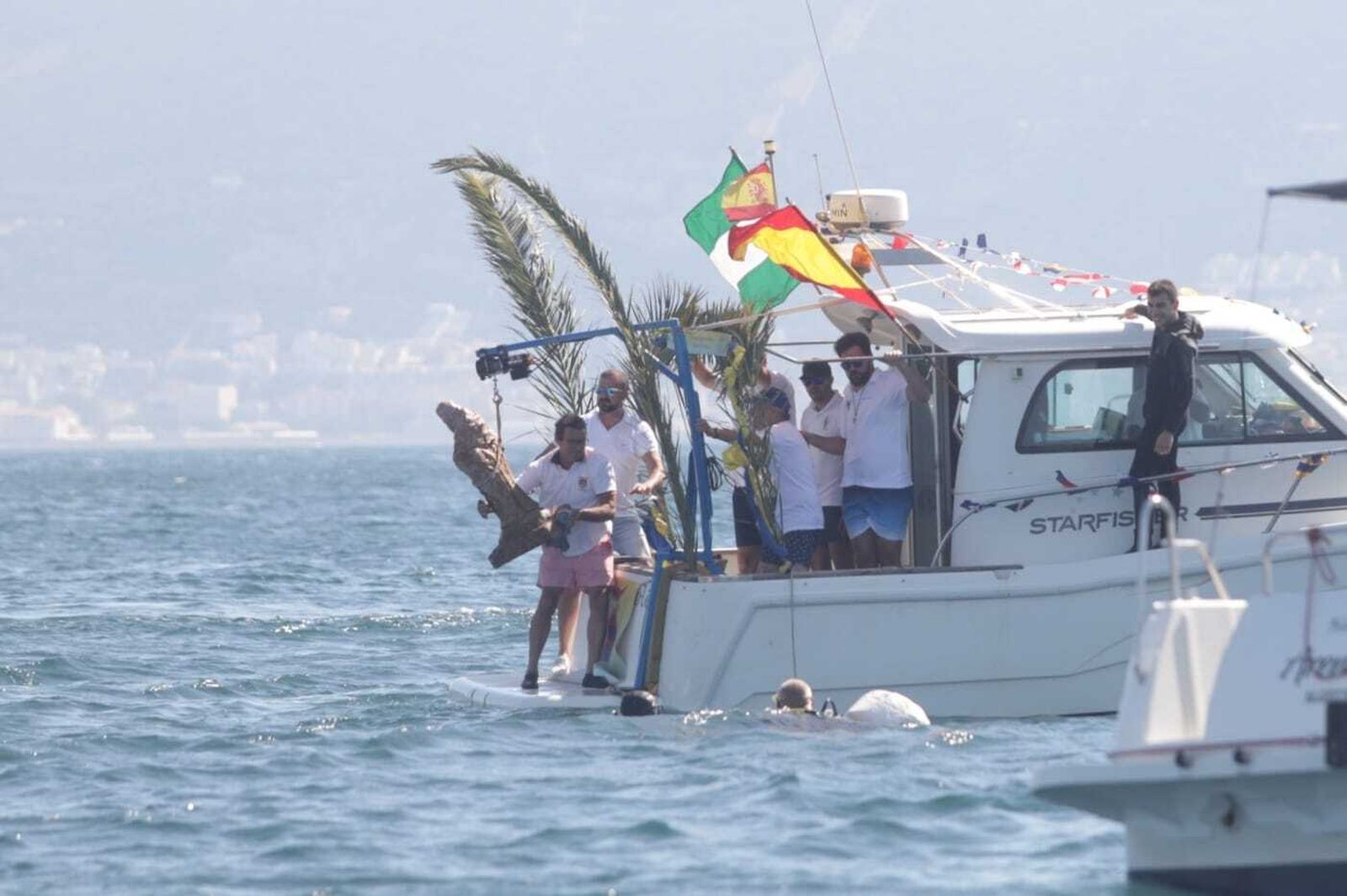 La imagen, una vez emergida del su gruta en el mar.
