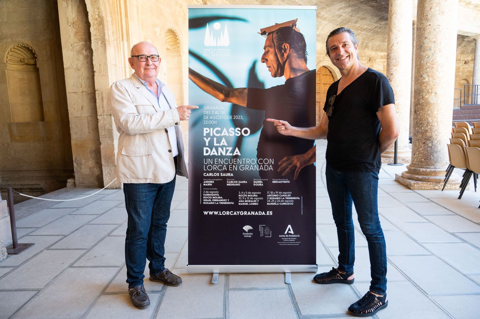 Andrés Marín (d.), con Carlos Saura Medrano en la presentación del espectáculo.