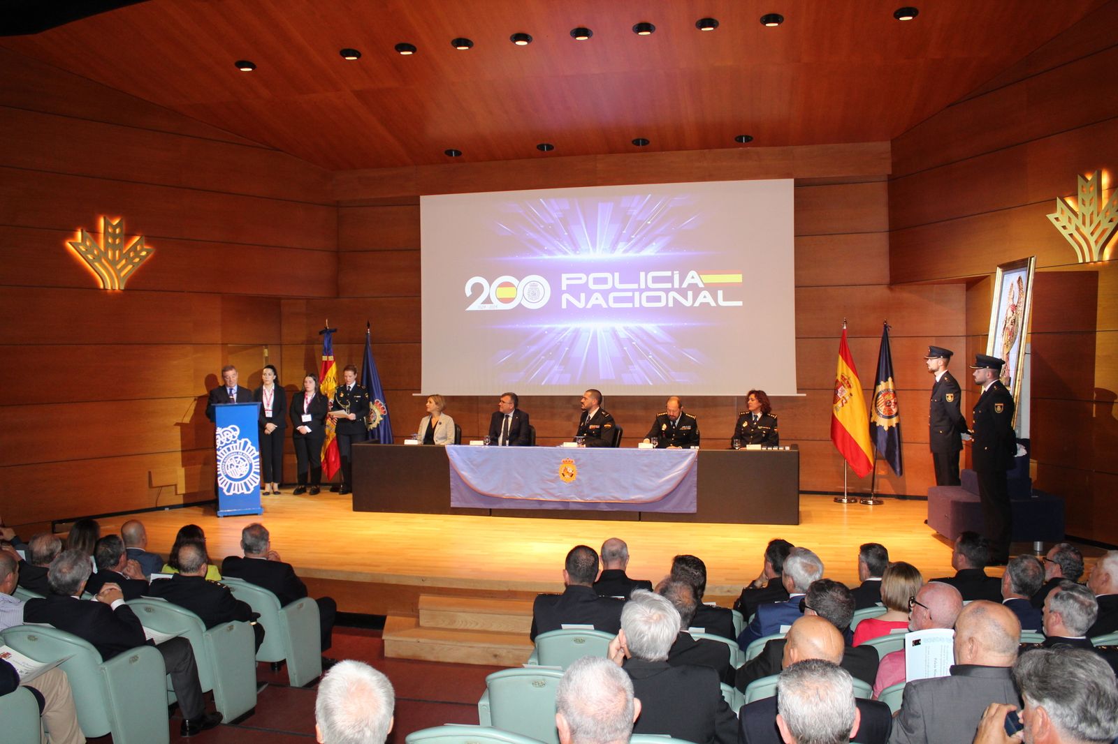 Acto de homenaje a los jubilados de la Policía Nacional