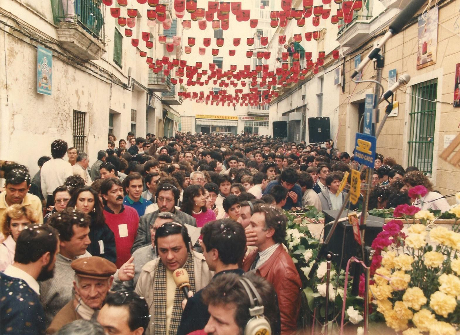 1987. Ambiente en la calle Cristo de la Misericordia.