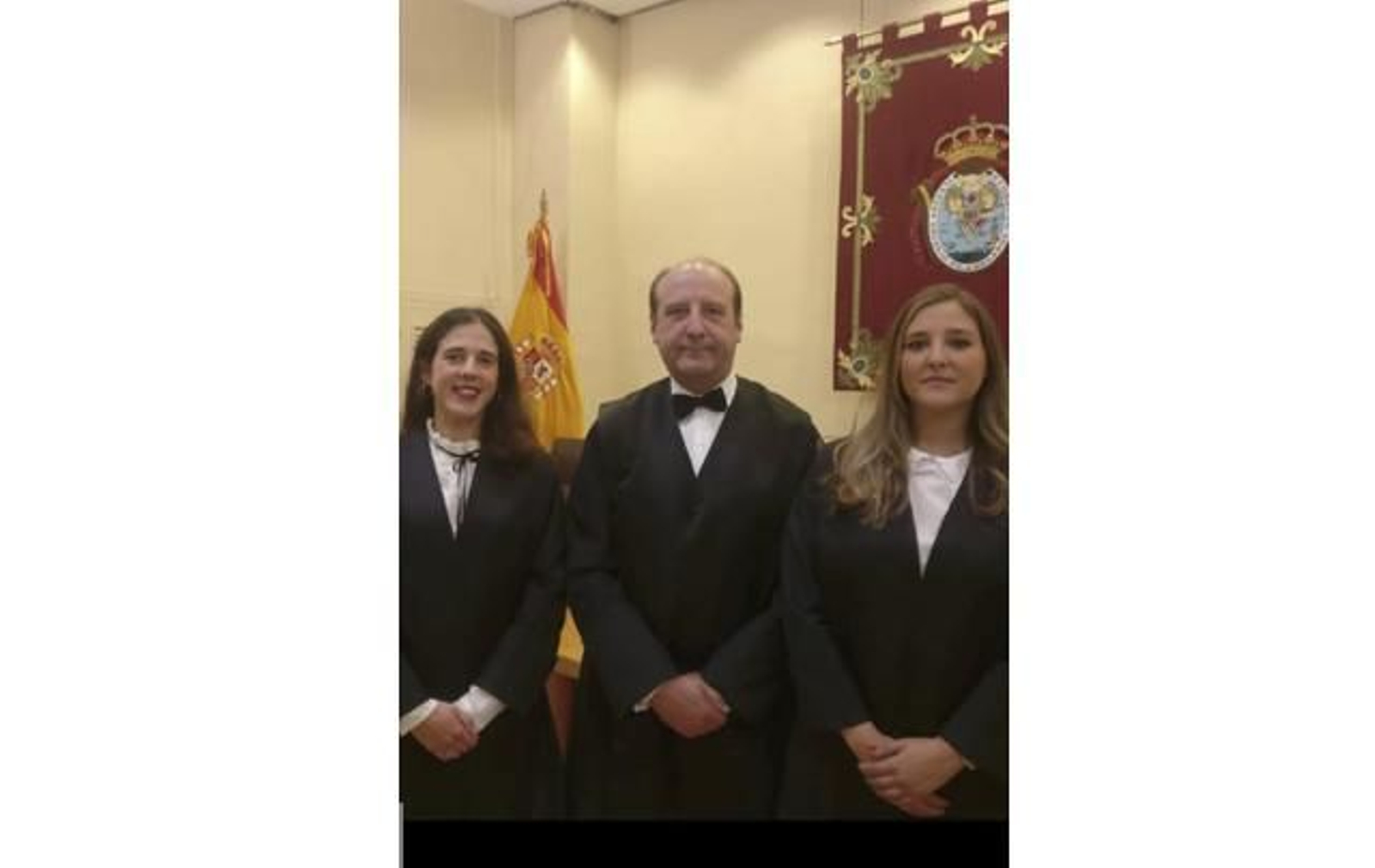 Joaquín Moeckel con sus hijas Blanca (izquierda) y Marta