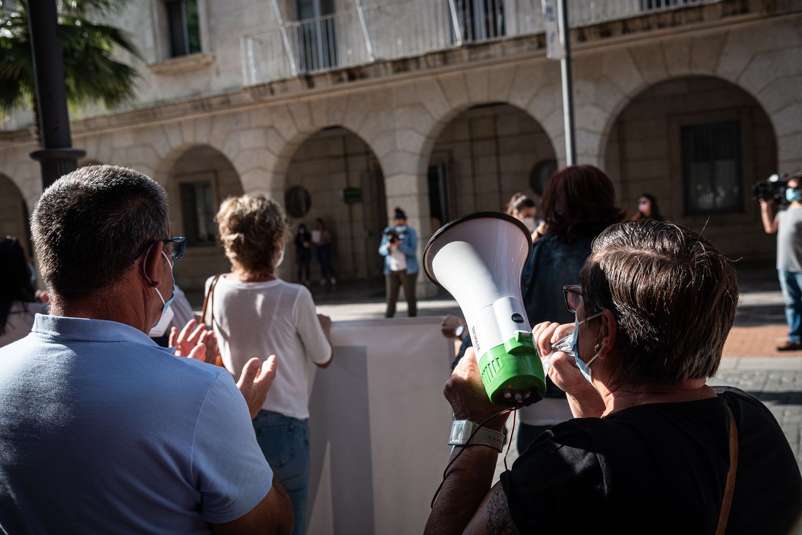 Imágenes de la concentración de los vecinos de Almonte por el servicio de urgencias