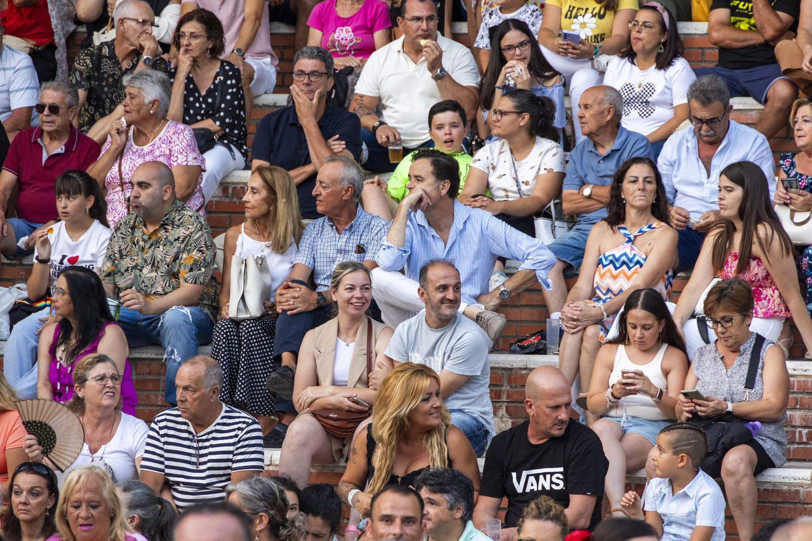 Búscate en las imágenes de la inauguración de la Feria del Carmen y de la Sal de San Fernando