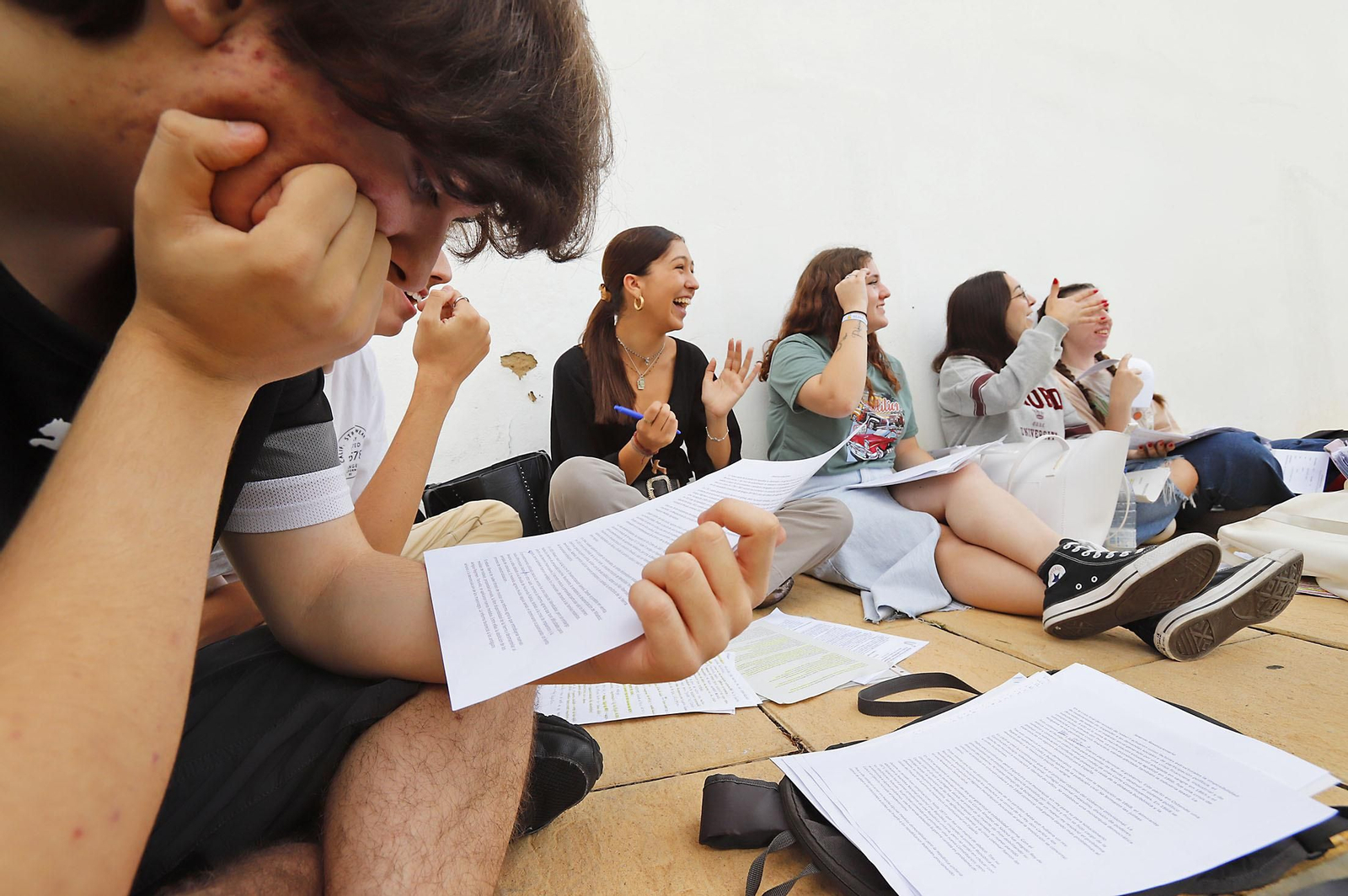 Imágenes del comienzo de las pruebas de evaluación para el acceso a la universidad en Huelva