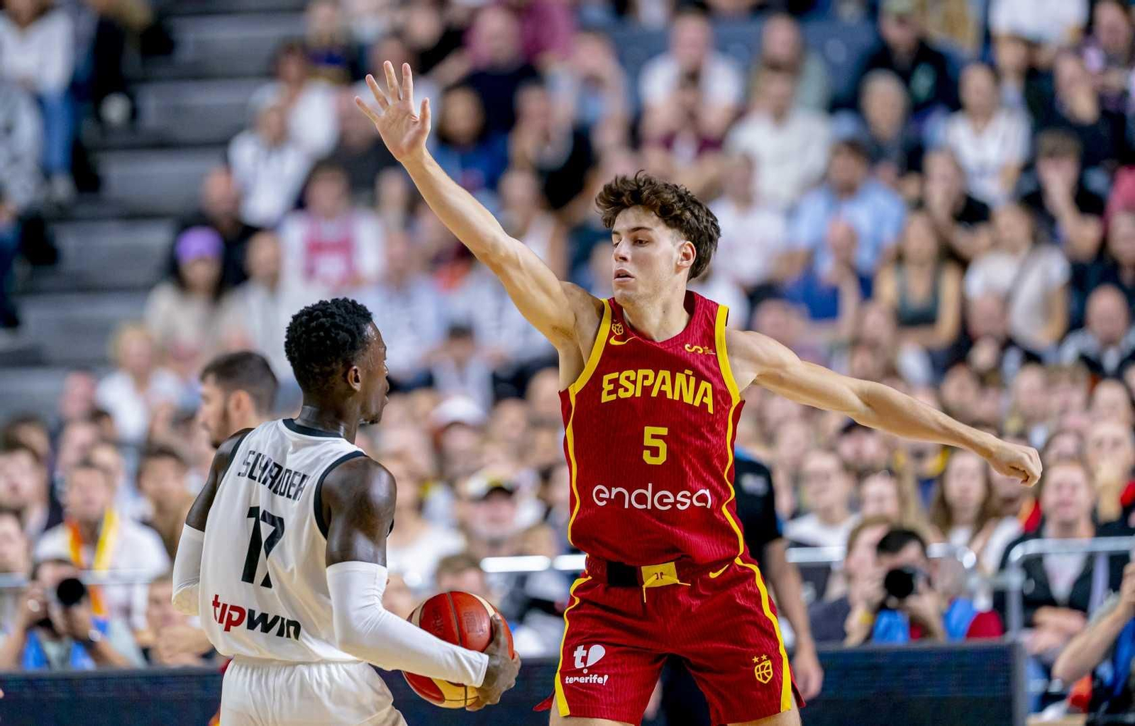 Mario Saint-Supéry, con España.