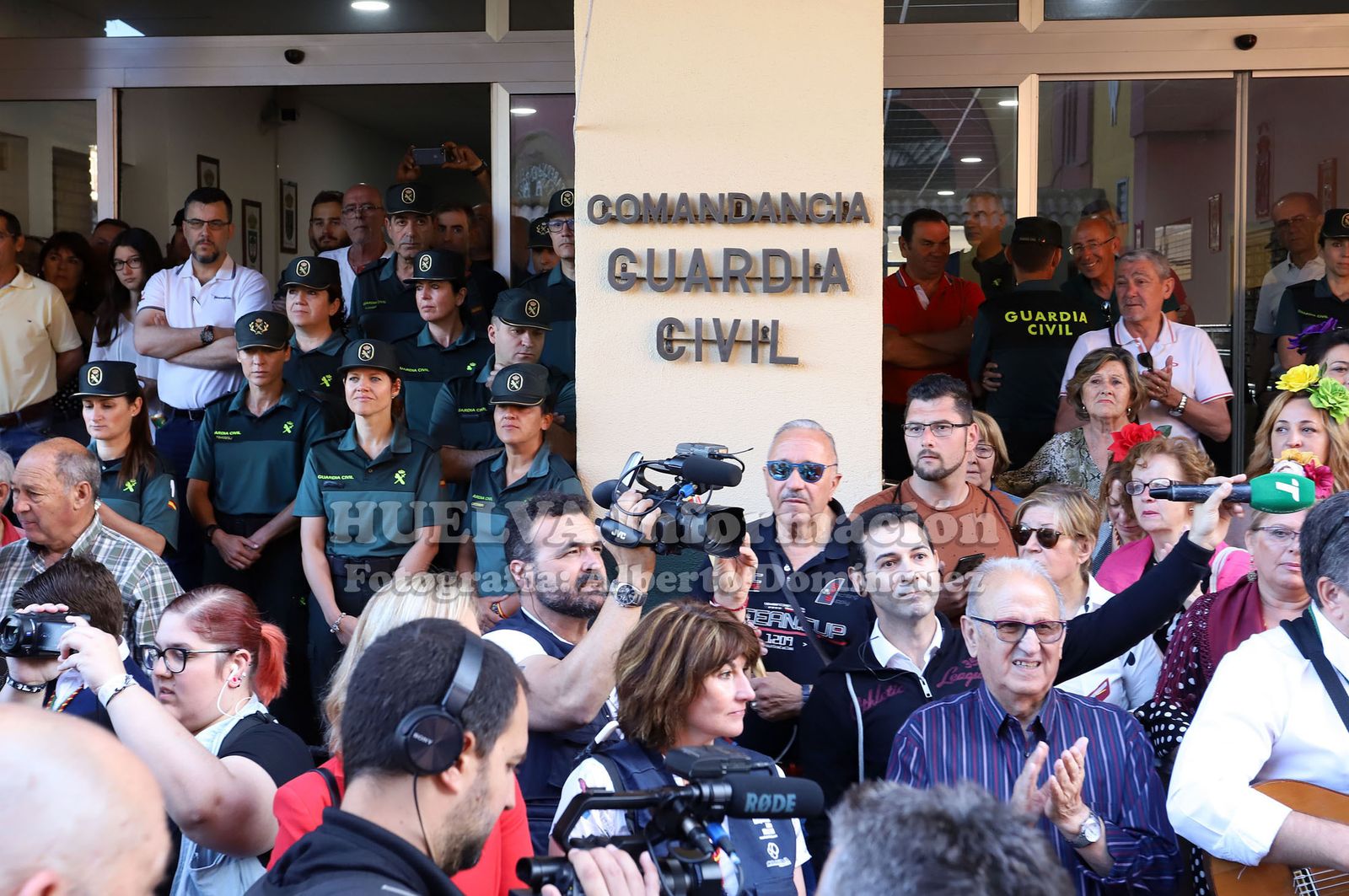 Imágenes  de Emigrantes y el gran ambiente que le ha acompañado en su salida. Rocío 2019