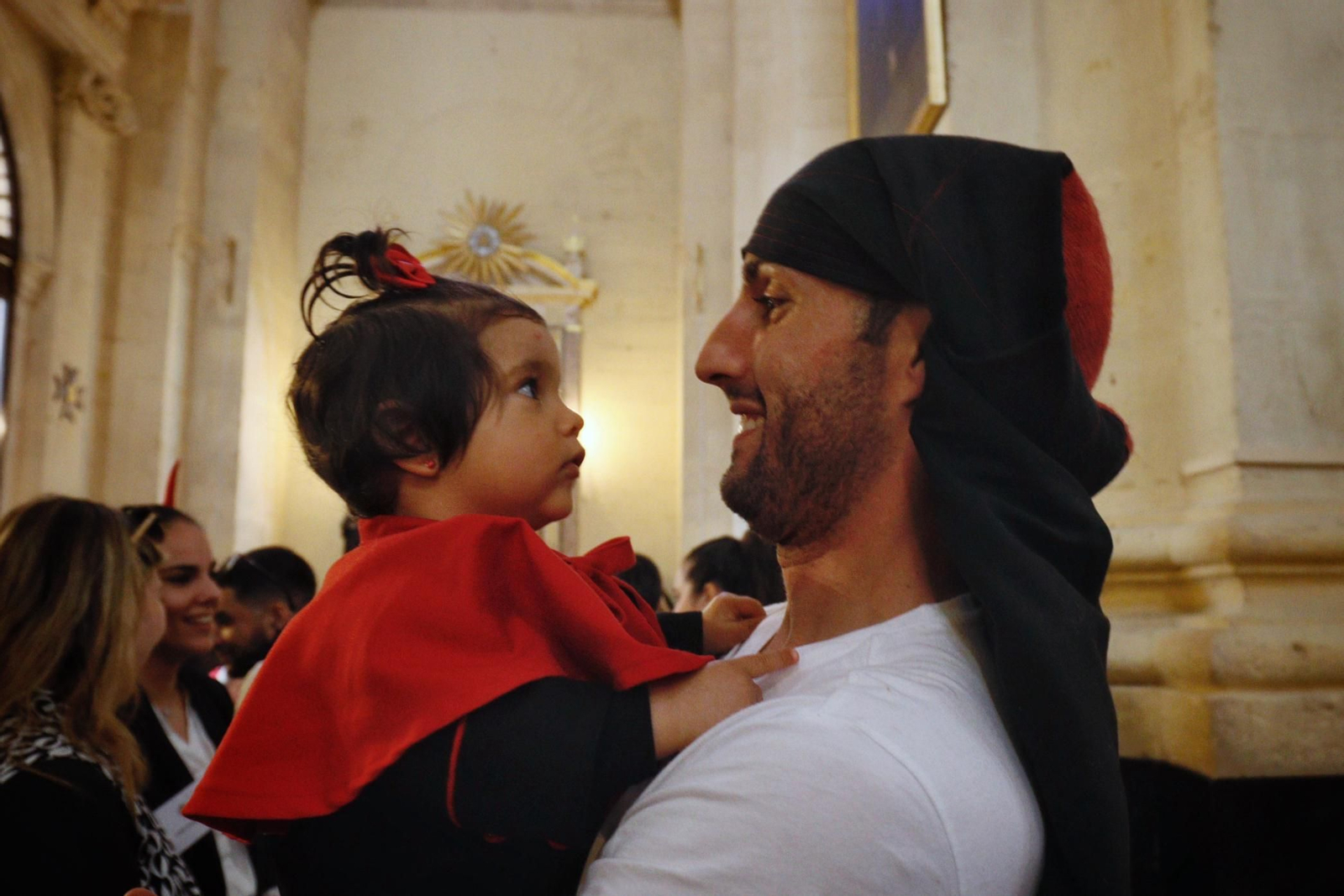 Imágenes de la salida del Perdón en la Semana Santa de Chiclana 2025