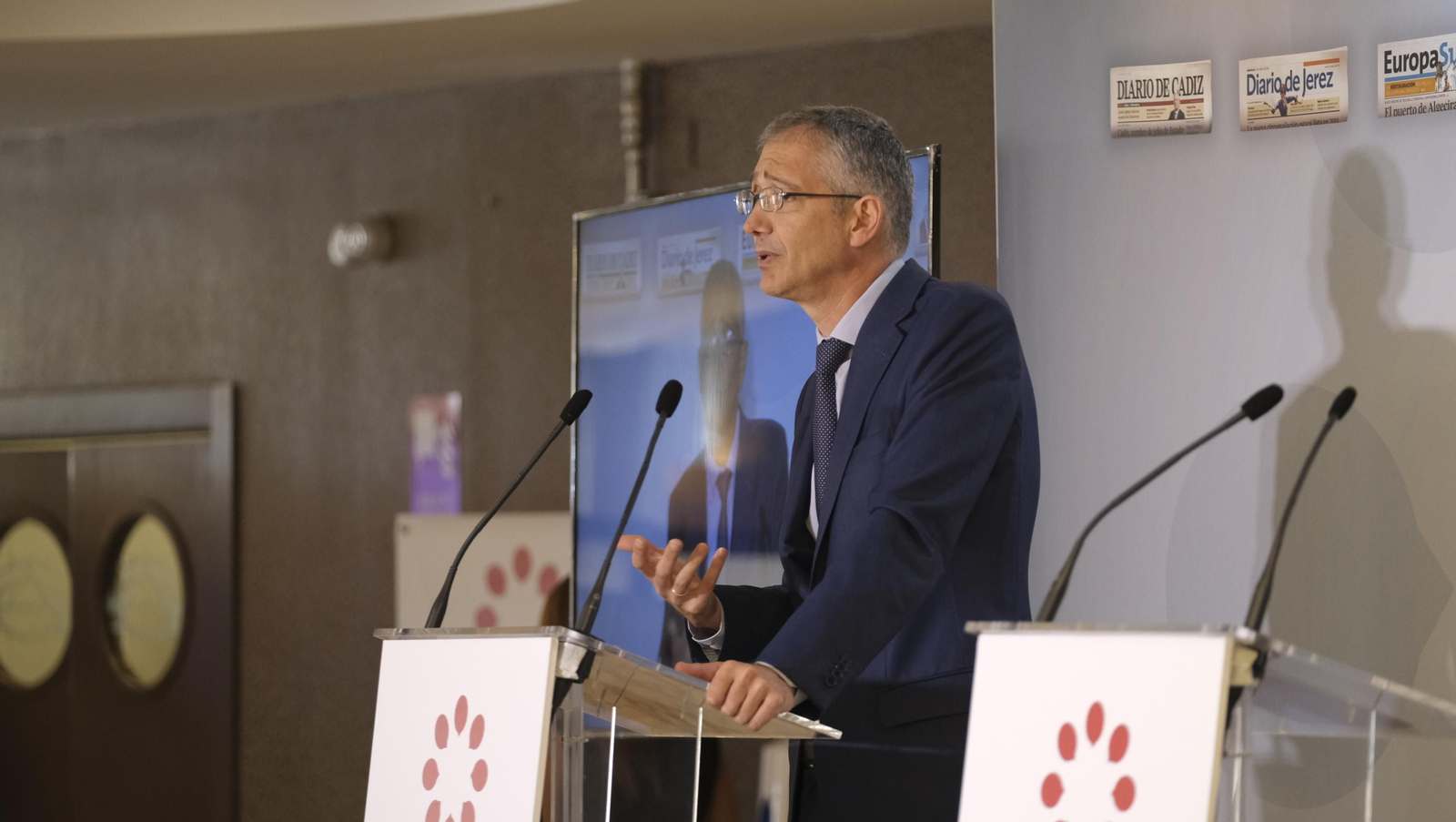 Imágenes del Foro Joly en Almería, con el Gobernador del Banco de España, Pablo Hernández de Cos