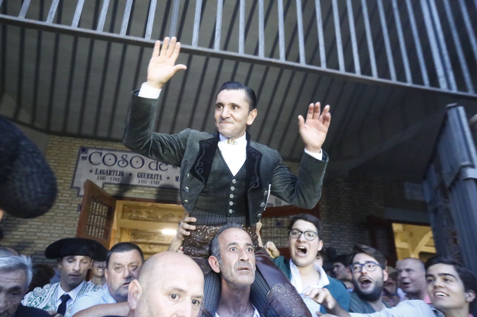 La corrida mixta de Diego Ventura, Morante de la Puebla y Pablo Aguado en Córdoba, en imágenes