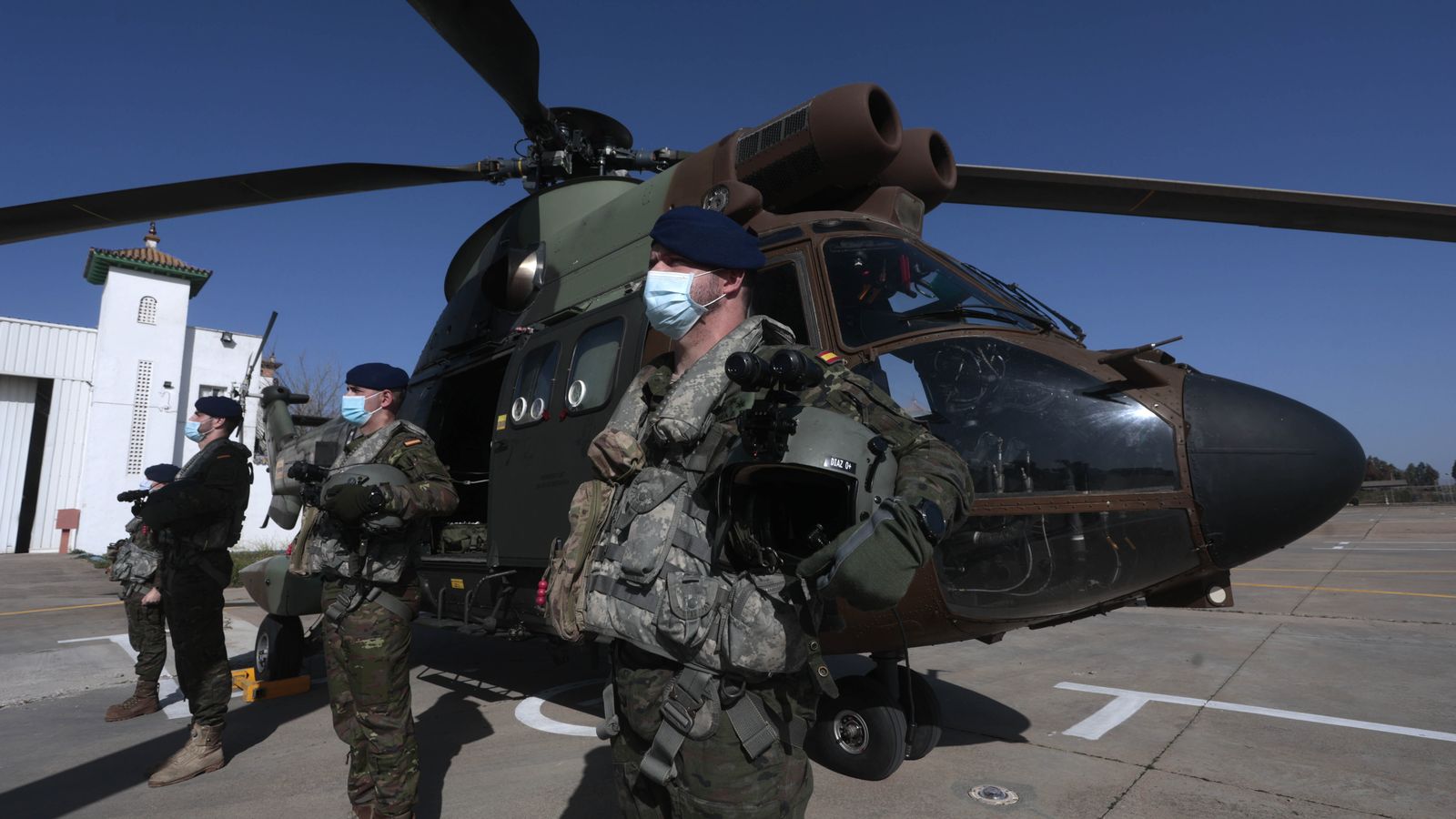 Personal del Bhelma IV, en el Copero.