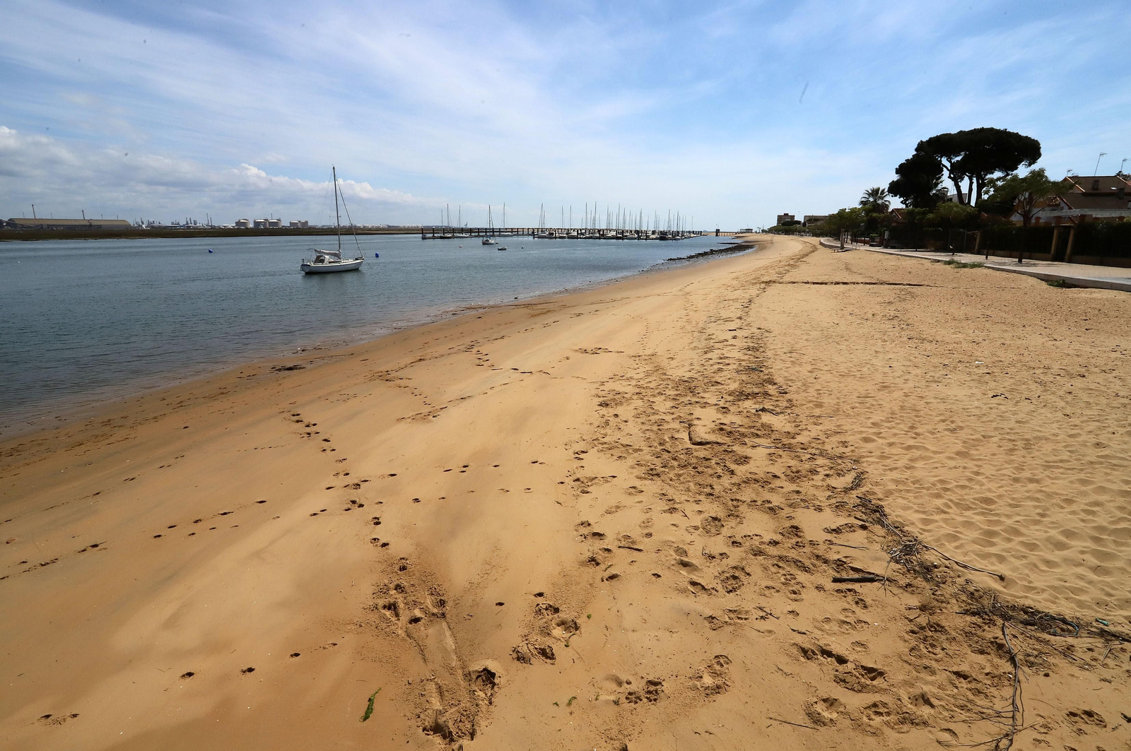 Imágenes del confinamiento en Punta Umbría