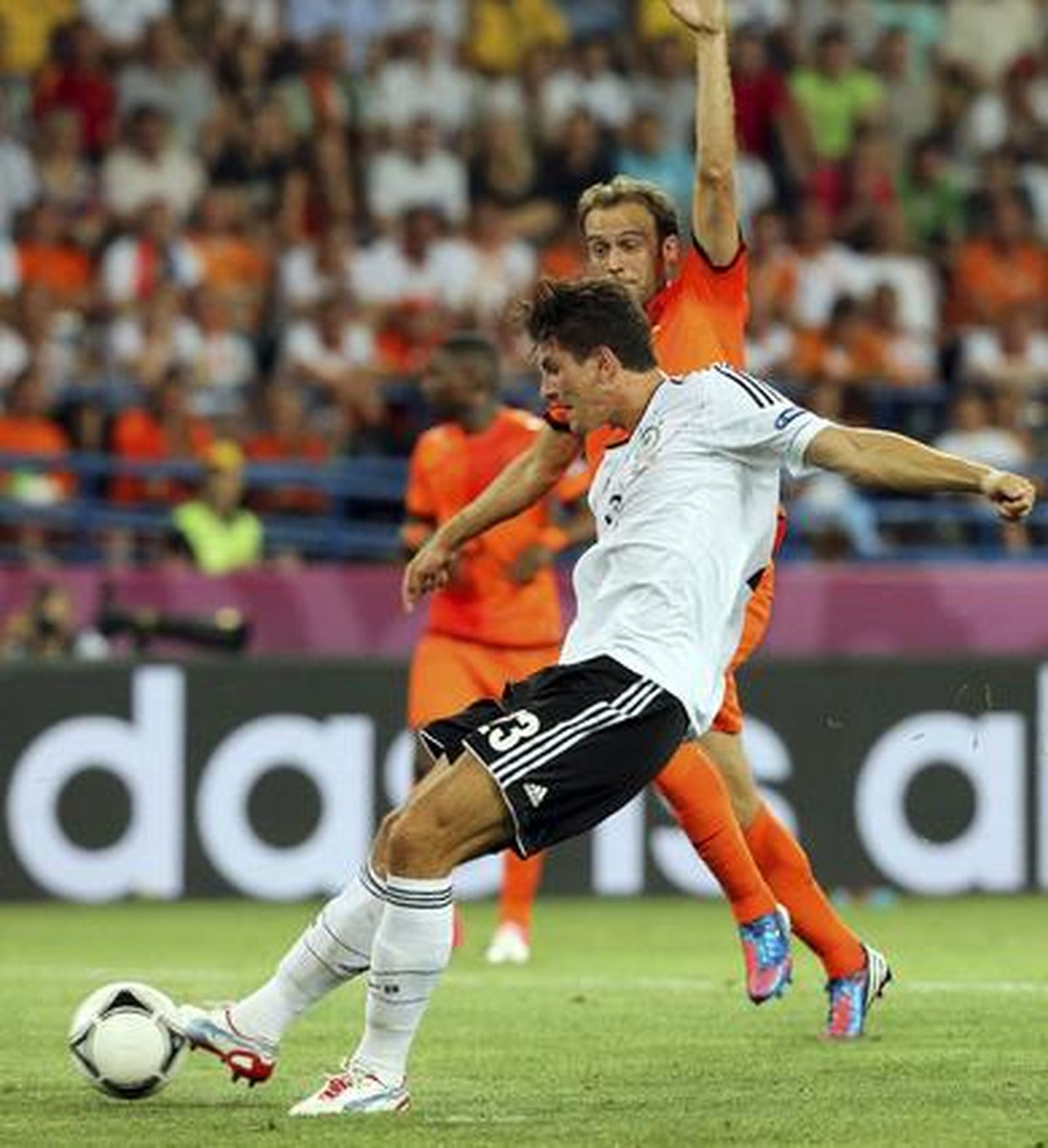 Alemania da un golpe en la mesa al vencer 1-2 a Holanda.

Foto: EFE