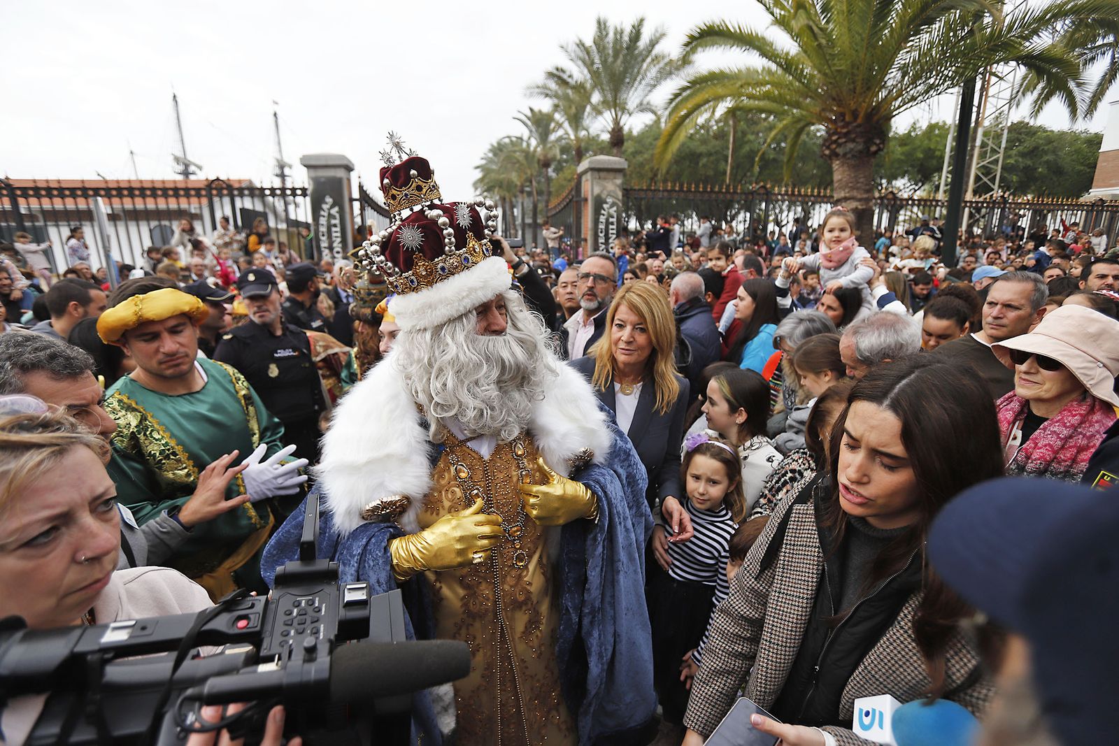 Imágenes de la mágica llegada de los Reyes Magos y la Estrella de la Ilusión a Huelva en barco