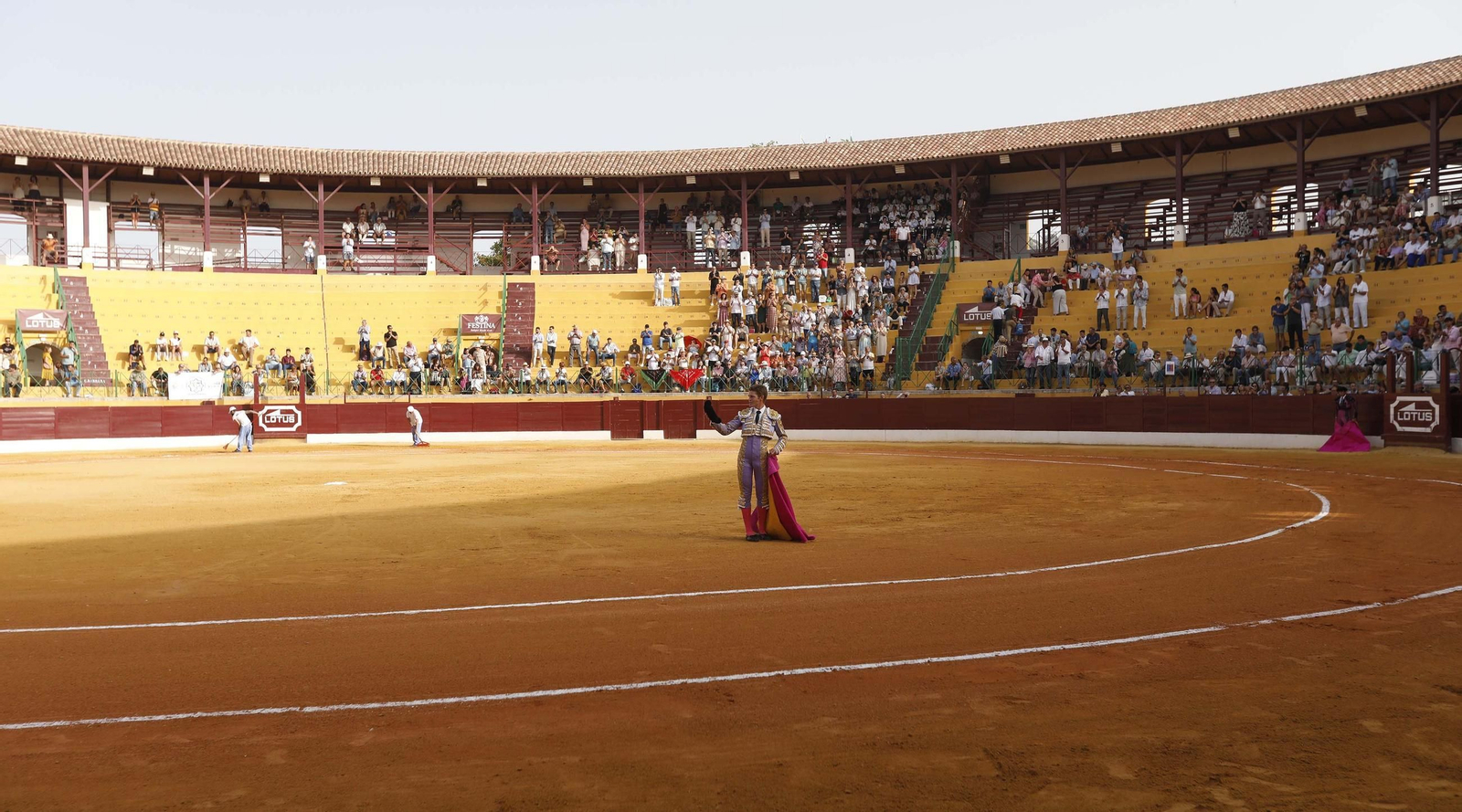 La reaparición de Borja Jiménez con toros de Victorino Martín en la Feria de La Línea , en imágenes