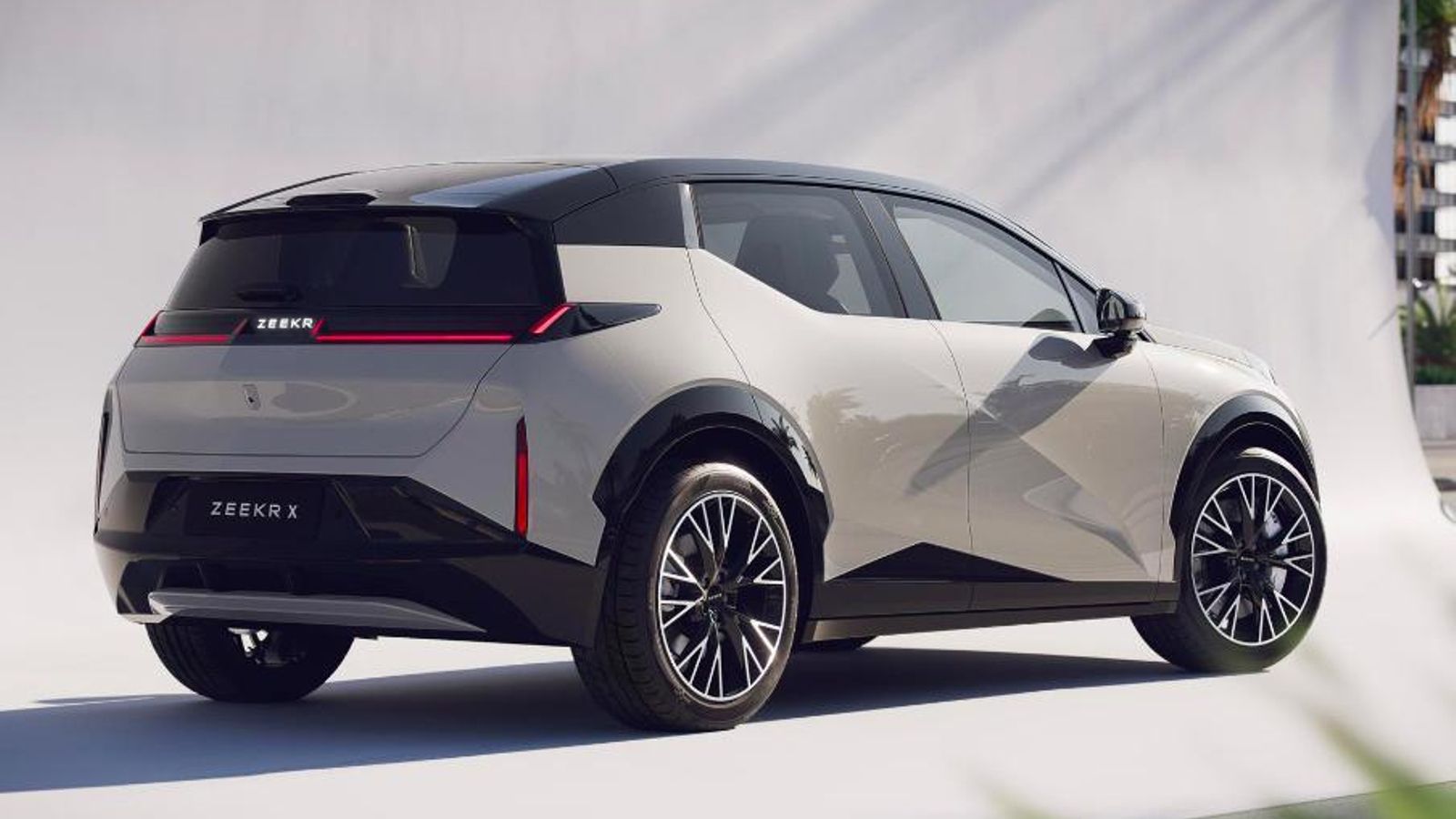 En unas semanas dispondremos de información precisa sobre sus especificaciones técnicas. También veremos si se mantienen recursos como los tiradores de las puertas enrasados.